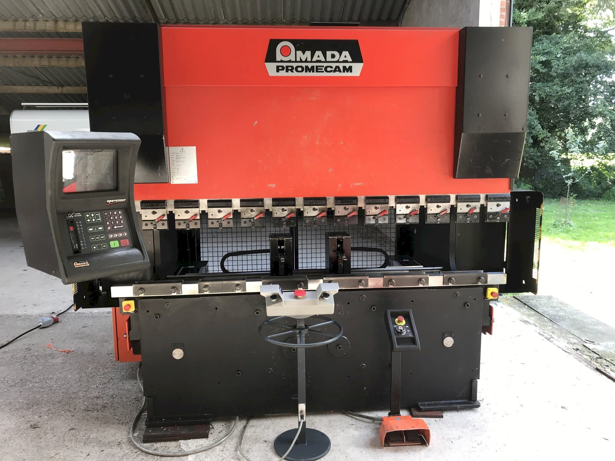 AMADA Promecam HFBO Mašinos vaizdas iš priekio