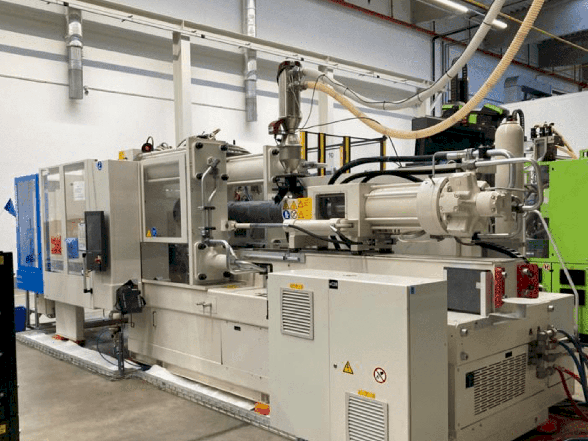 Krauss Maffei 420-2000 CX Mašinos vaizdas iš priekio