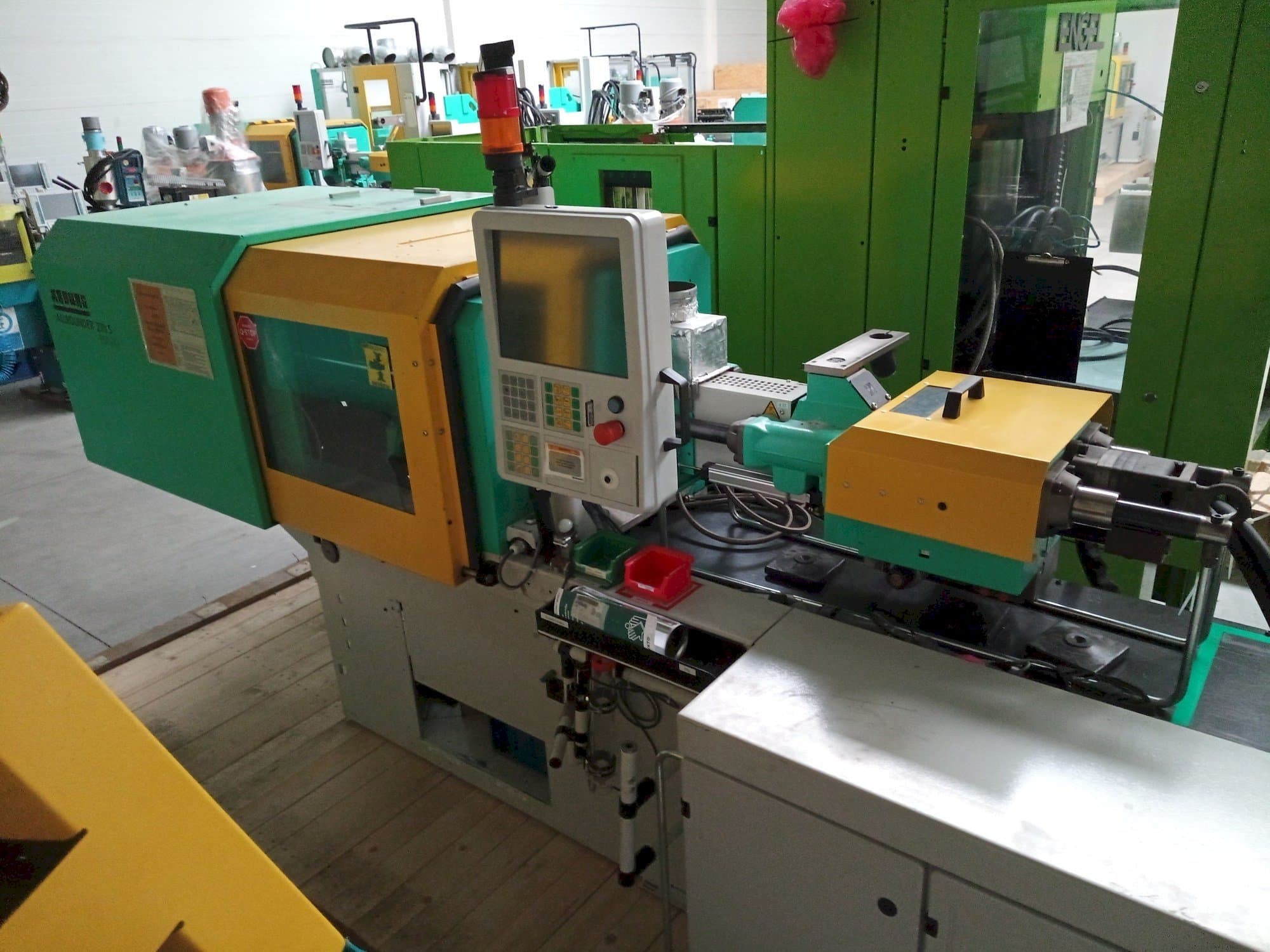 Arburg Allrounder 270S 350 - 70U Mašinos vaizdas iš priekio