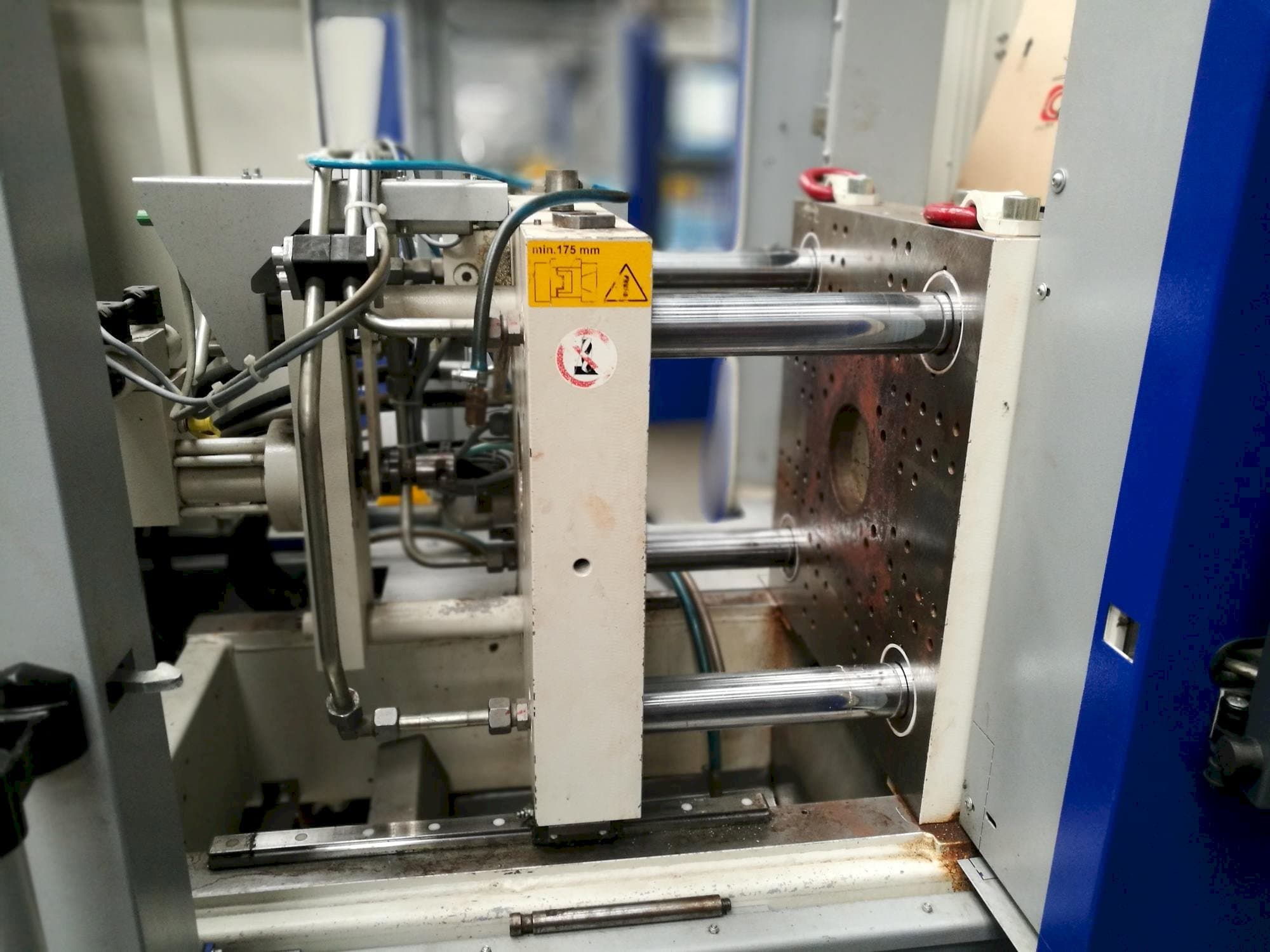 Krauss Maffei KM 35-55 CX Mašinos vaizdas iš priekio