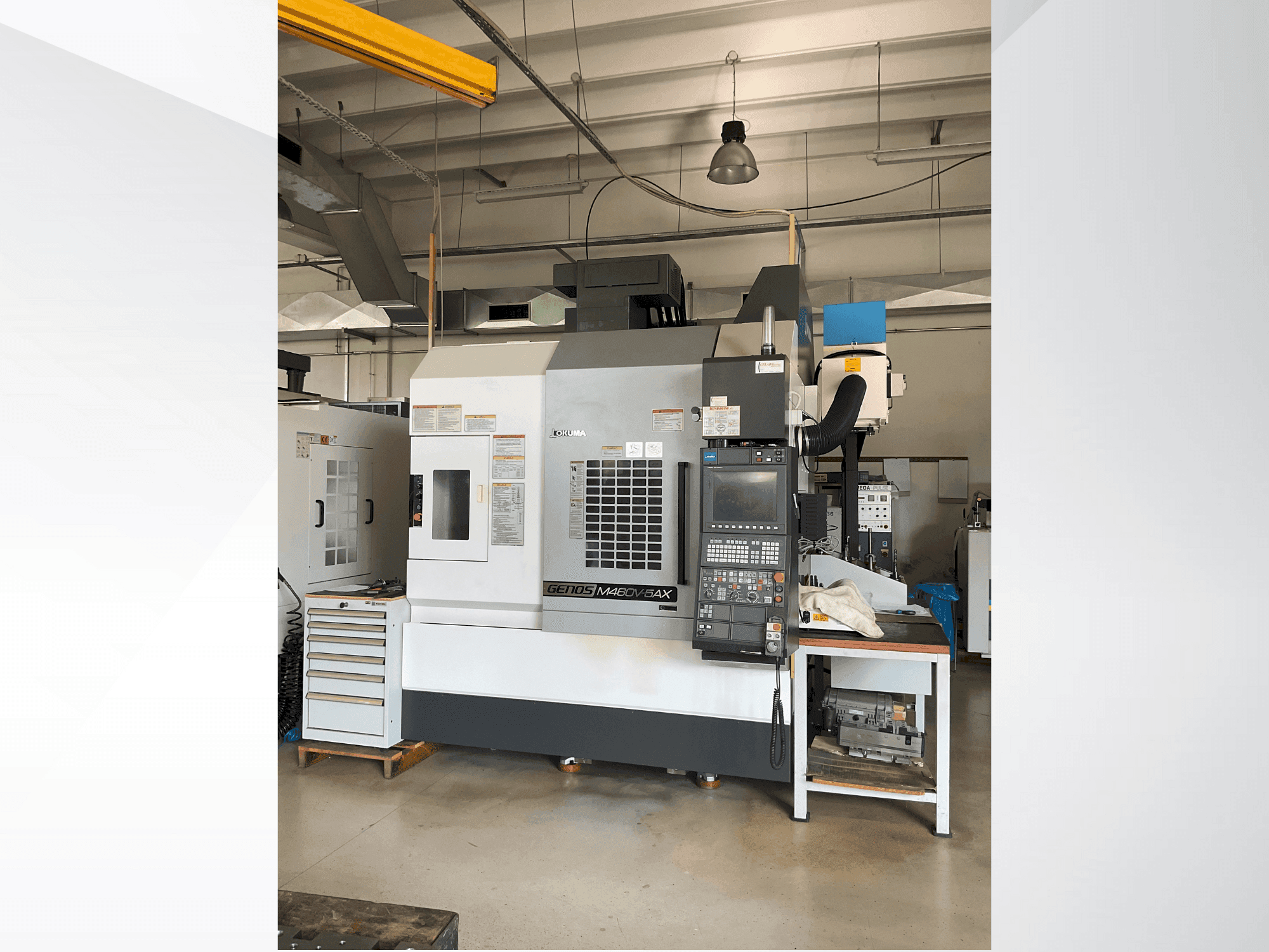 Okuma GENOS M460V-5AX Mašinos vaizdas iš priekio
