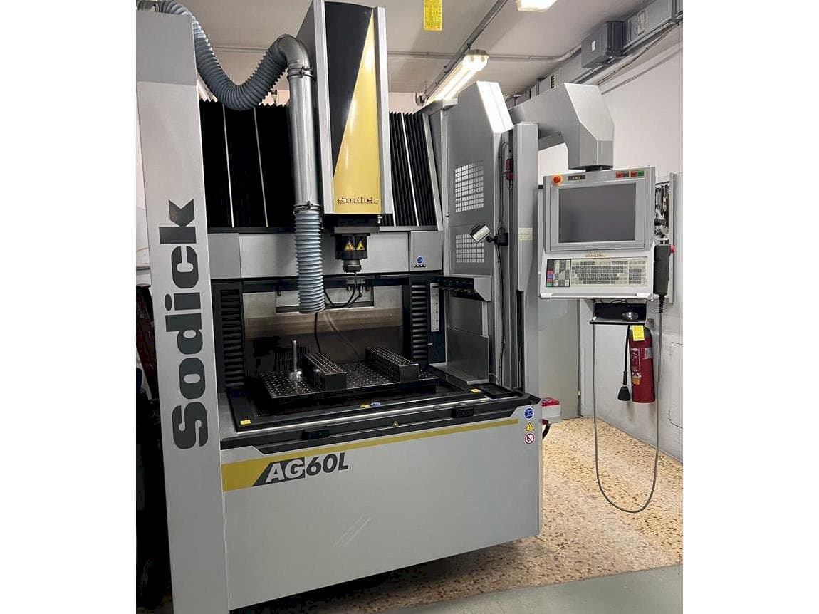 Sodick AG 60L Mašinos vaizdas iš priekio