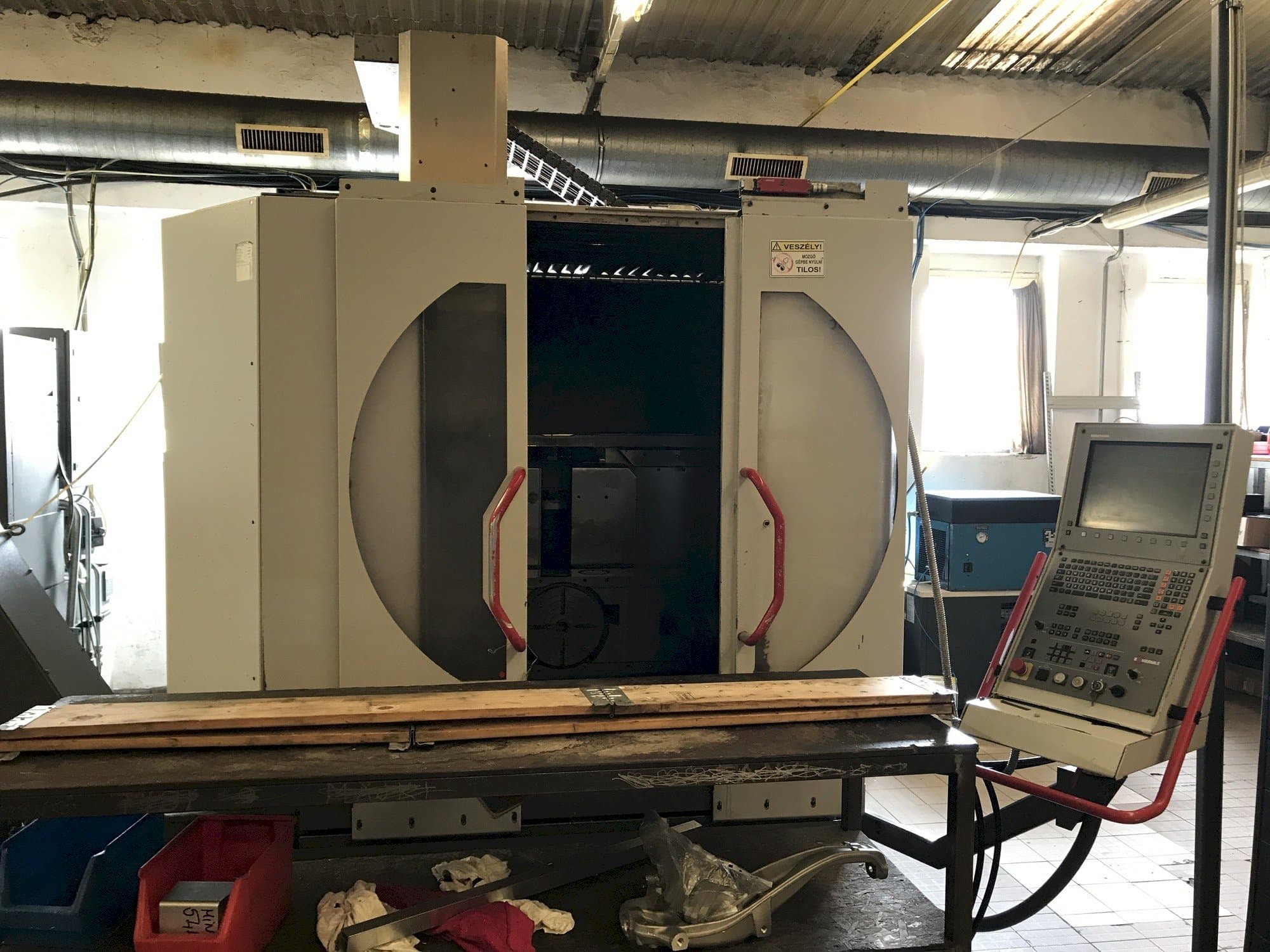 HERMLE B 300 U Mašinos vaizdas iš priekio