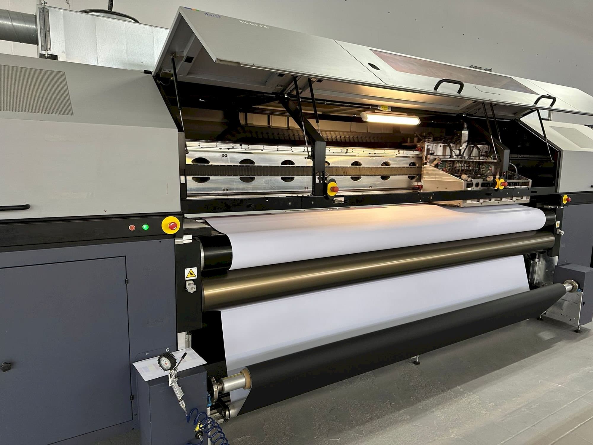 Durst Rhotex 320 Mašinos vaizdas iš priekio