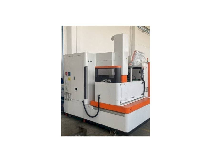 AgieCharmilles FORM 30 Mašinos vaizdas iš priekio