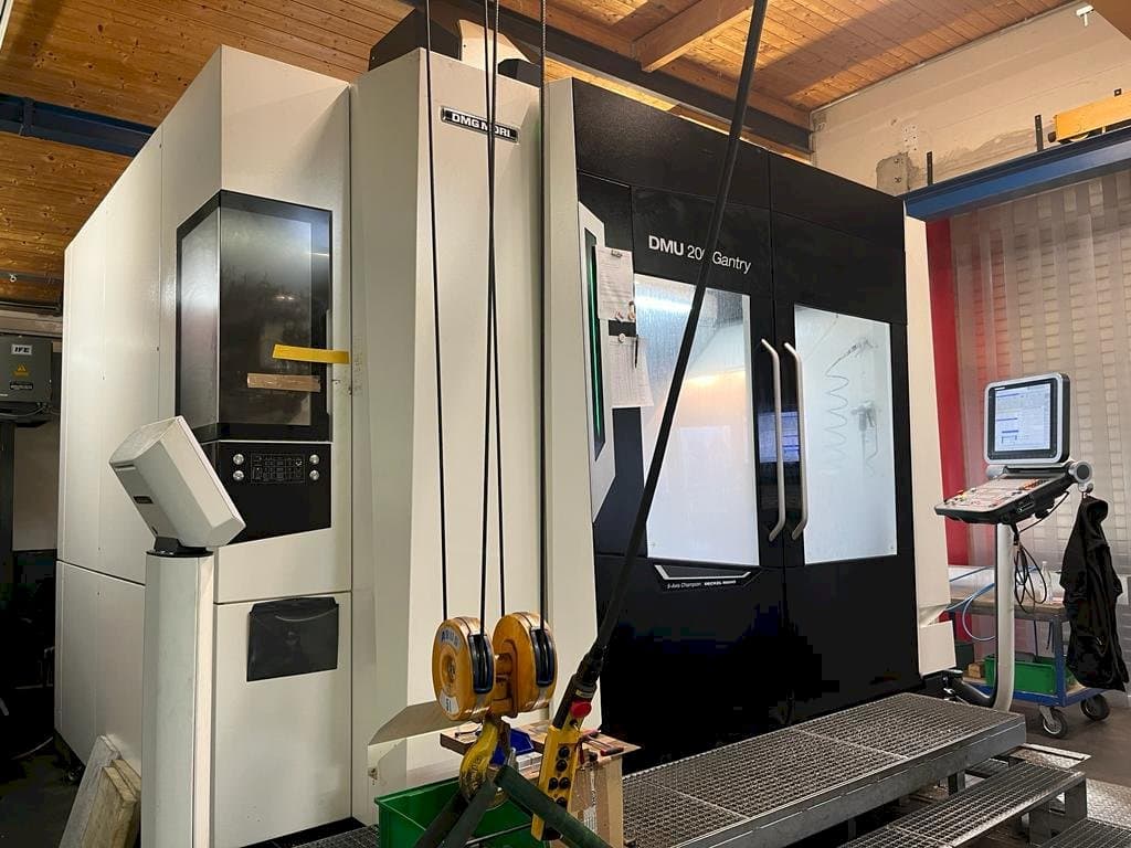 DMG MORI DMU 200 Gantry Mašinos vaizdas iš priekio