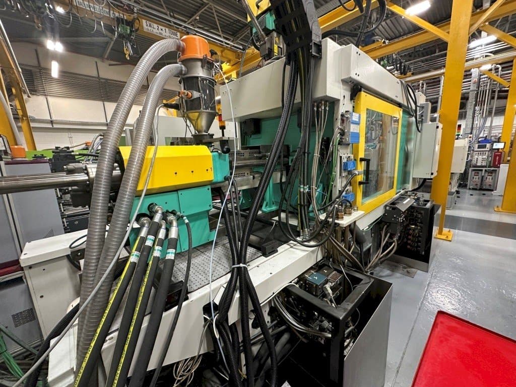 Arburg Allrounder 570C 2000 -350/150 Mašinos vaizdas iš kairės pusės