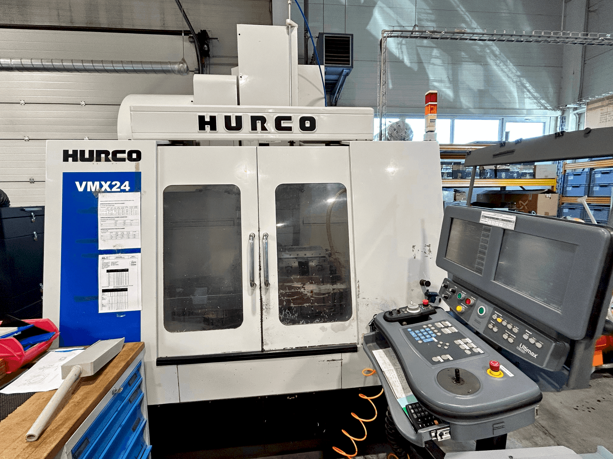 Hurco VMX24 Mašinos vaizdas iš priekio