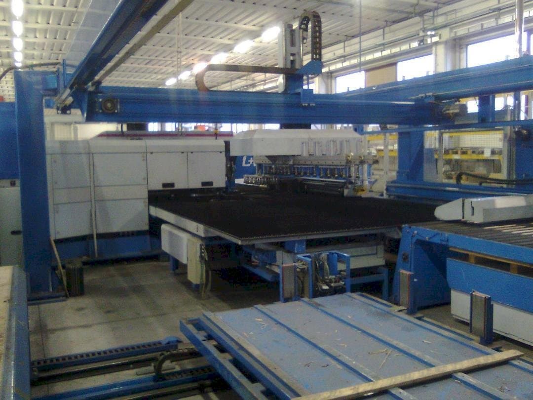 Finn-Power LP6 Mašinos vaizdas iš priekio