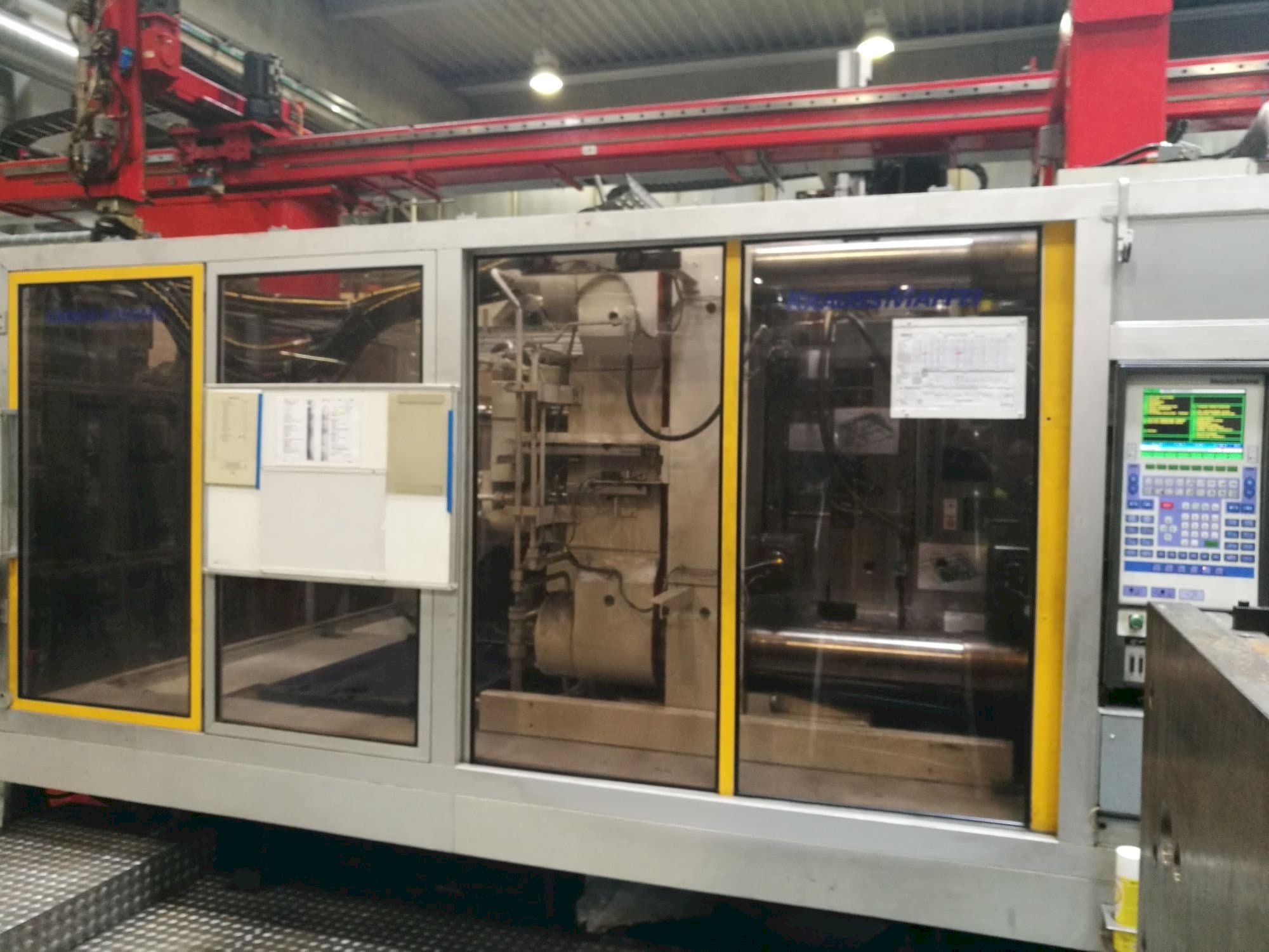 Krauss Maffei 800-4350 MC Mašinos vaizdas iš priekio