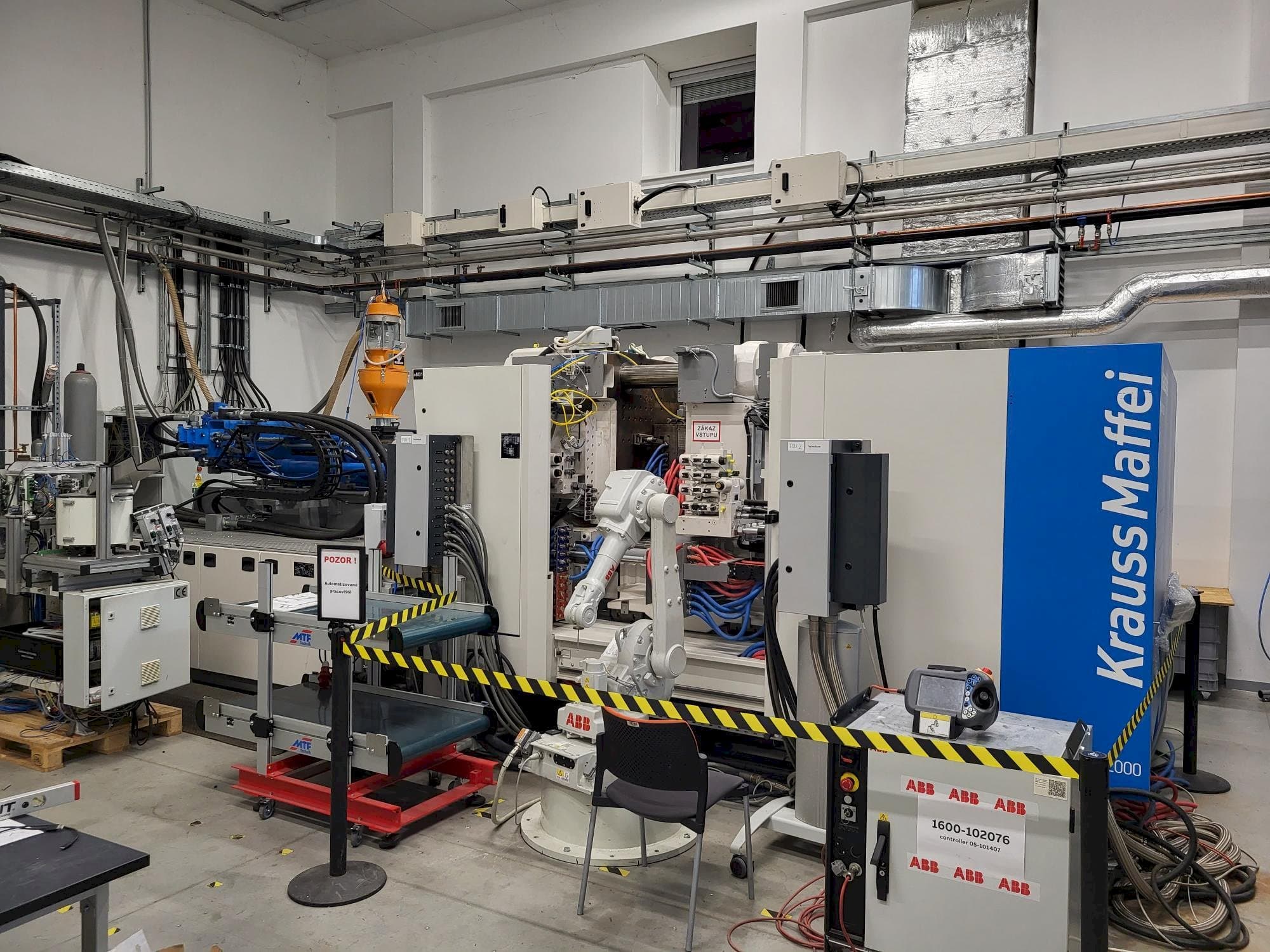 Krauss Maffei GX 451-2000 Mašinos vaizdas iš priekio