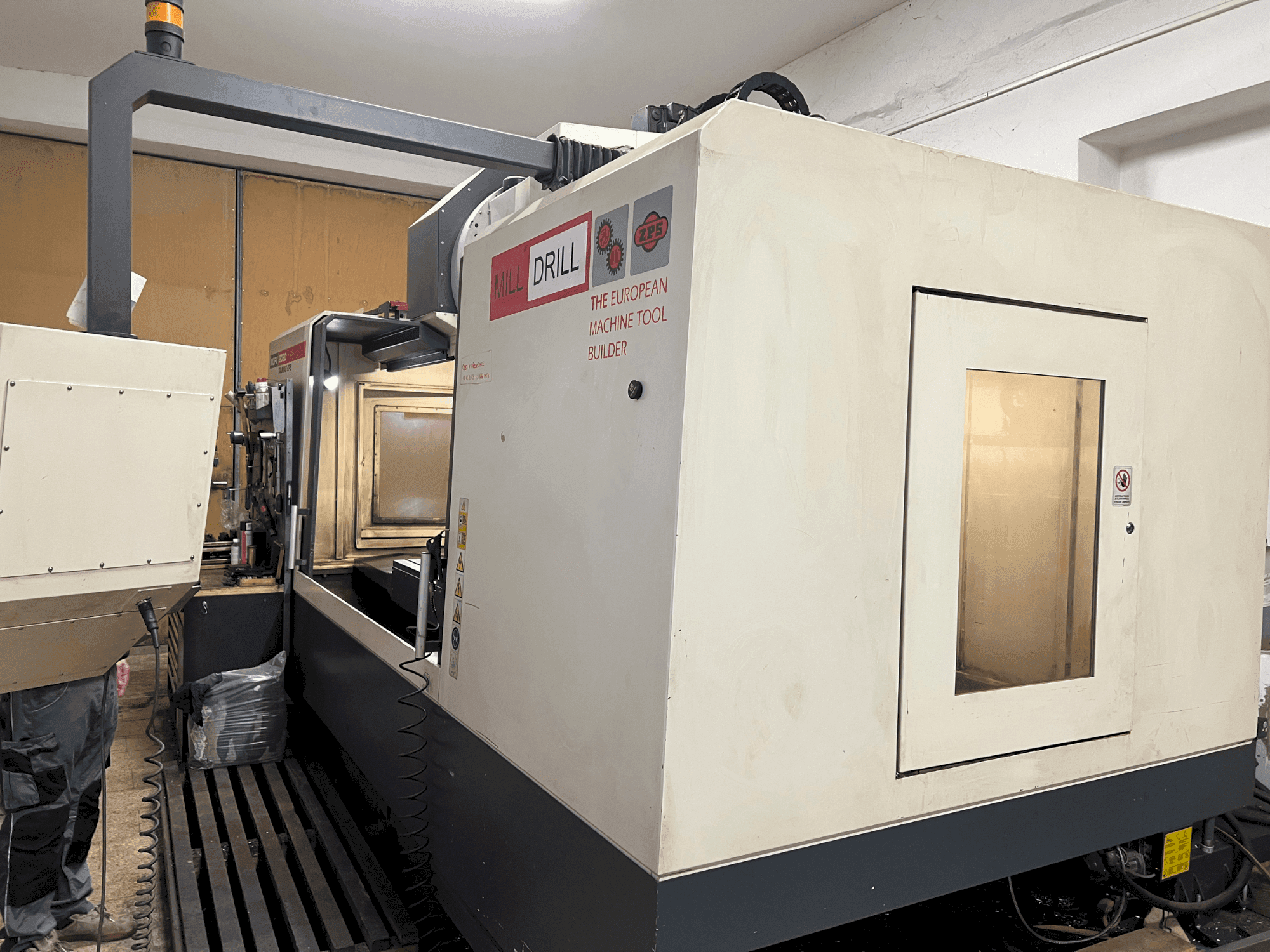 TAJMAC-ZPS MCFV 2080 Mašinos vaizdas iš priekio