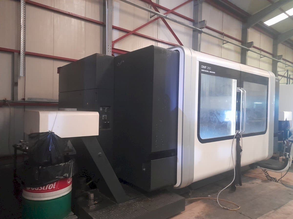 DECKEL MAHO DMF 260 Mašinos vaizdas iš kairės pusės