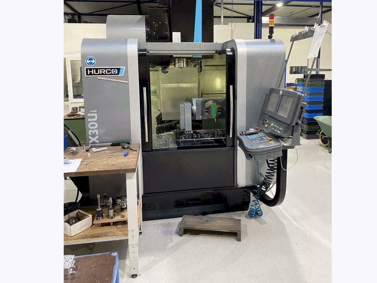 Hurco VMX30 Ui Mašinos vaizdas iš priekio