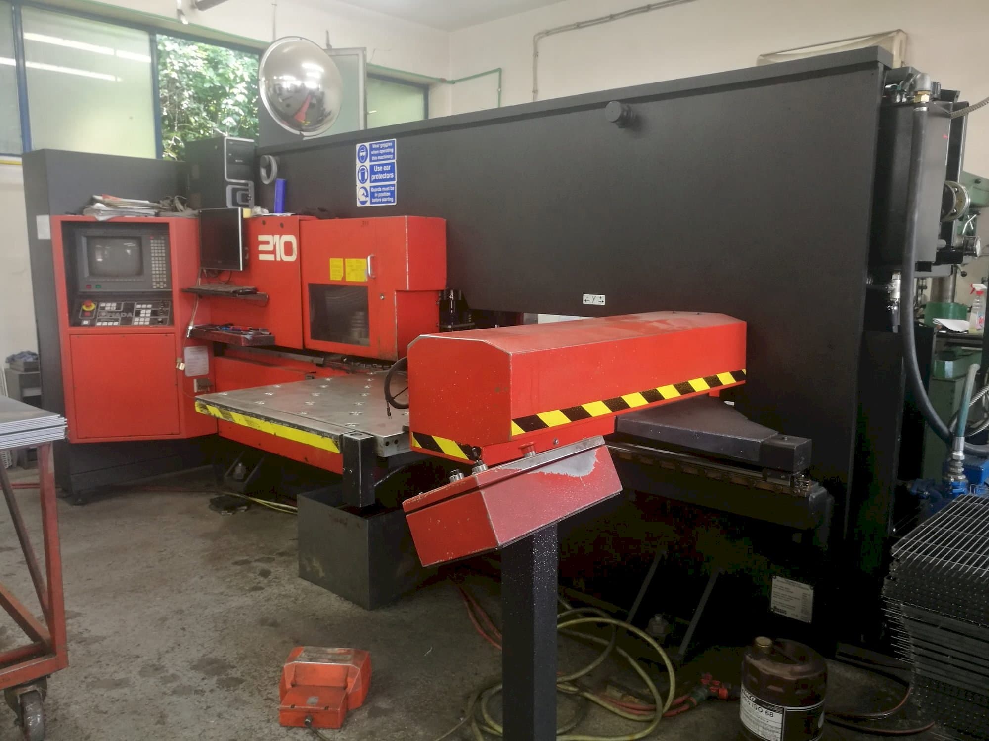 AMADA Arcade 210 Mašinos vaizdas iš priekio