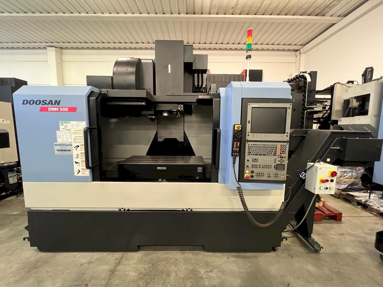DOOSAN DNM 500 Mašinos vaizdas iš priekio