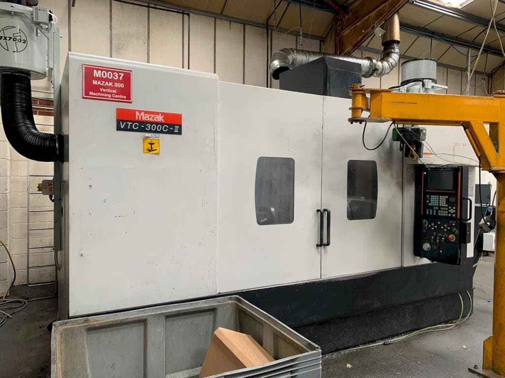 Mazak VTC-300C-II Mašinos vaizdas iš priekio