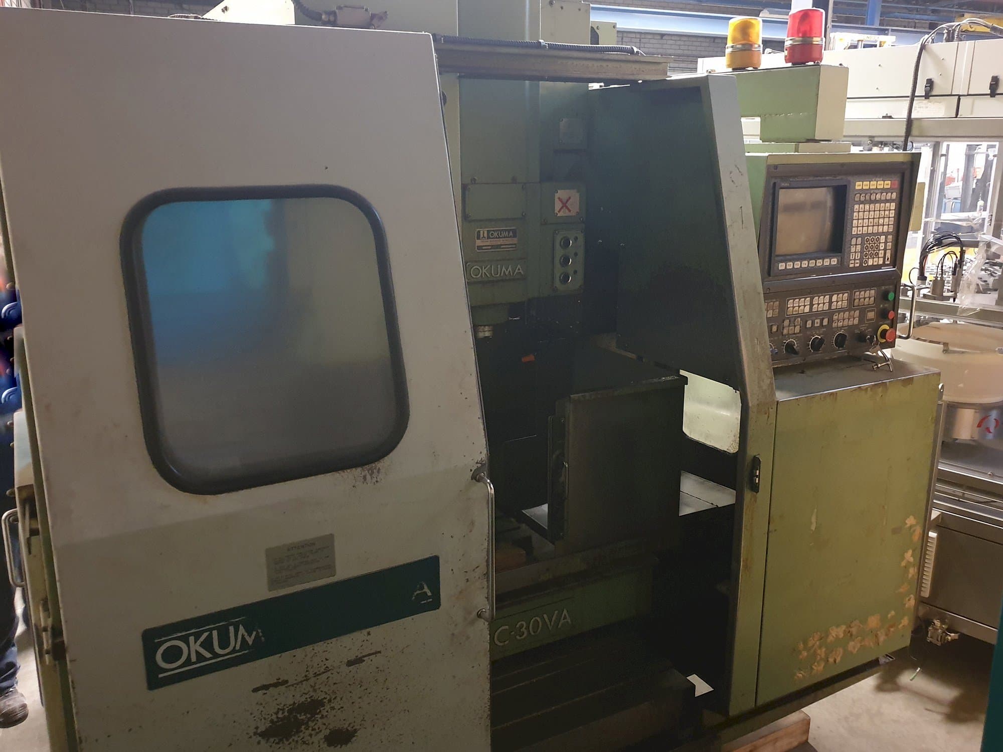 Okuma Mašinos kairės pusės vaizdasMC-30VA