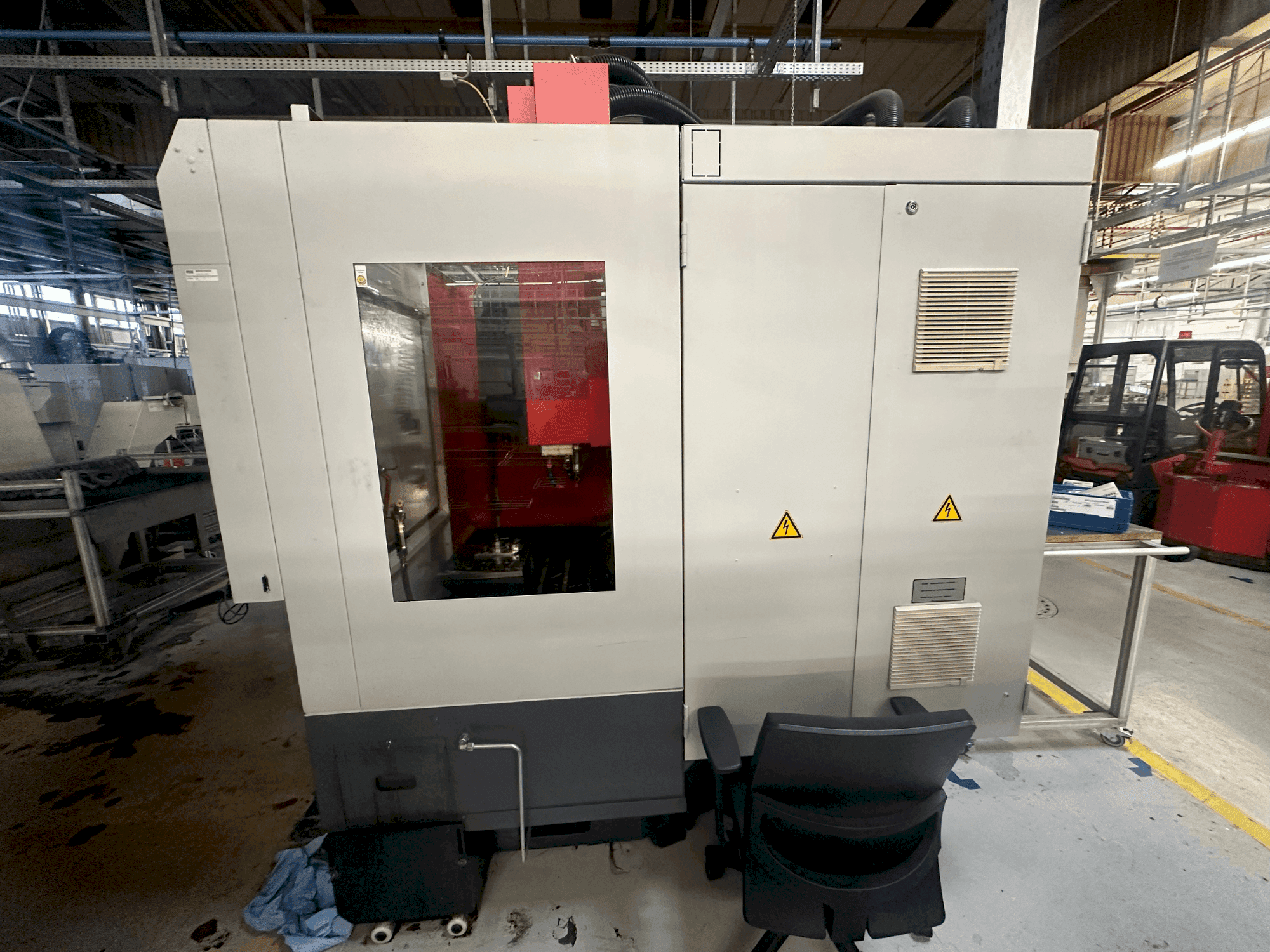 EMCO E-600 Mašinos vaizdas iš priekio