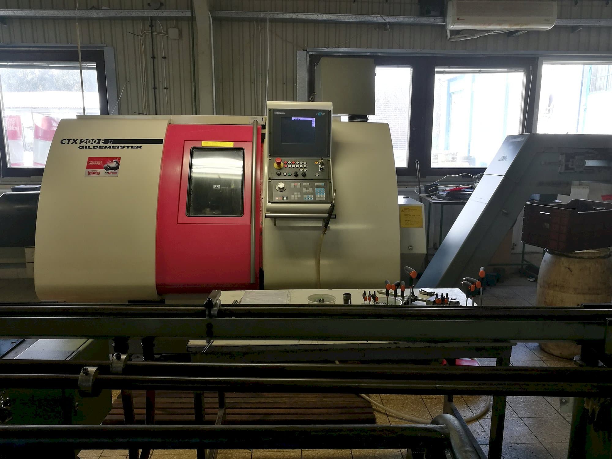 Gildemeister CTX 200 E Mašinos vaizdas iš priekio