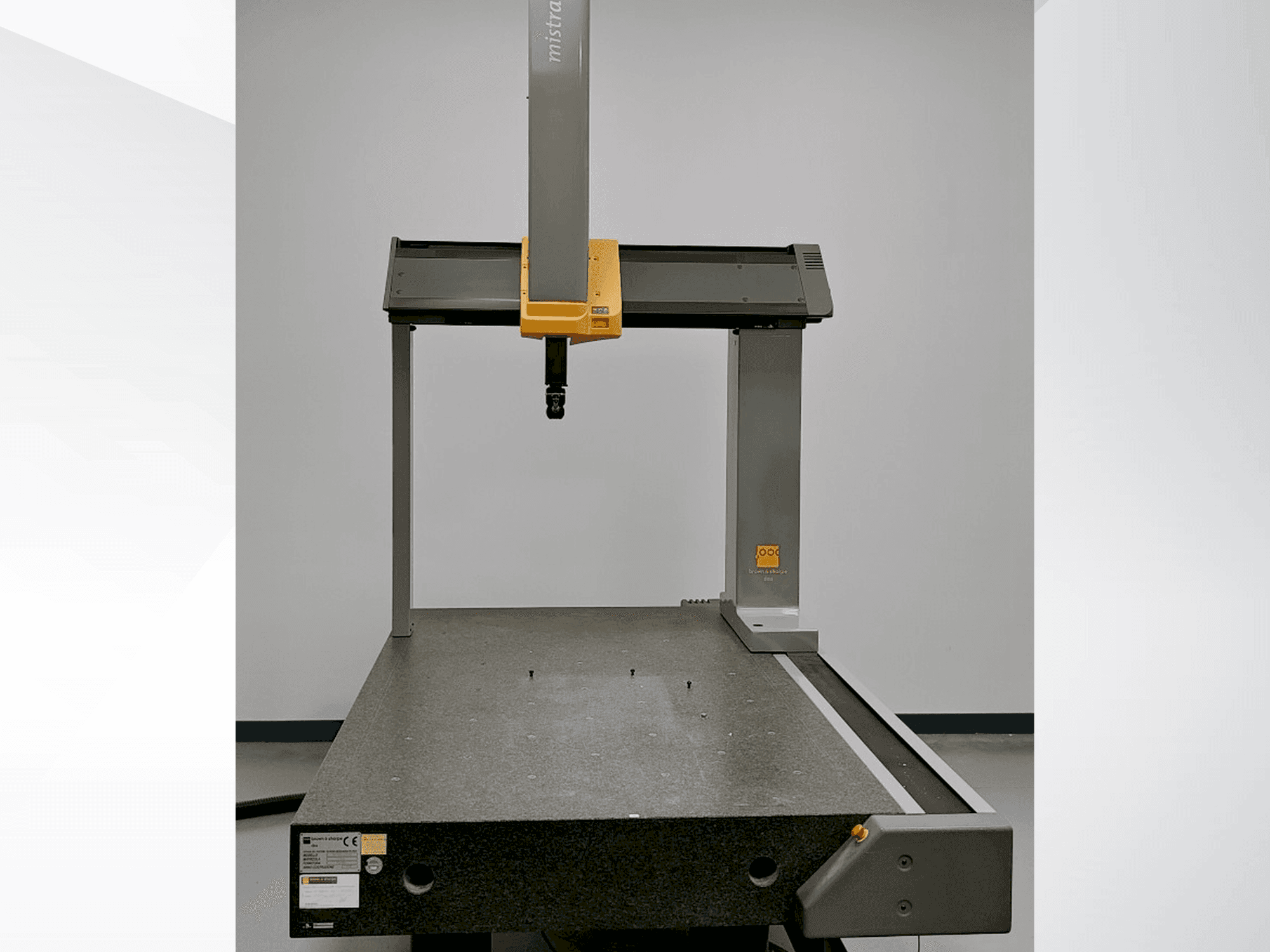 BROWN & SHARPE Mistral Mašinos vaizdas iš priekio