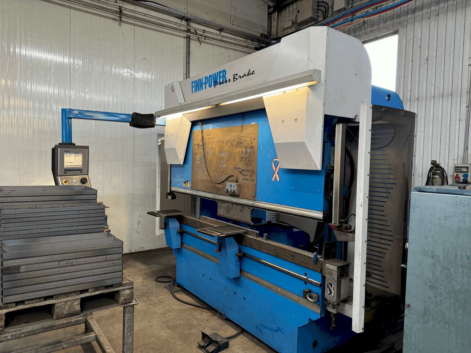 Finn-Power B80.2550 Mašinos vaizdas iš priekio