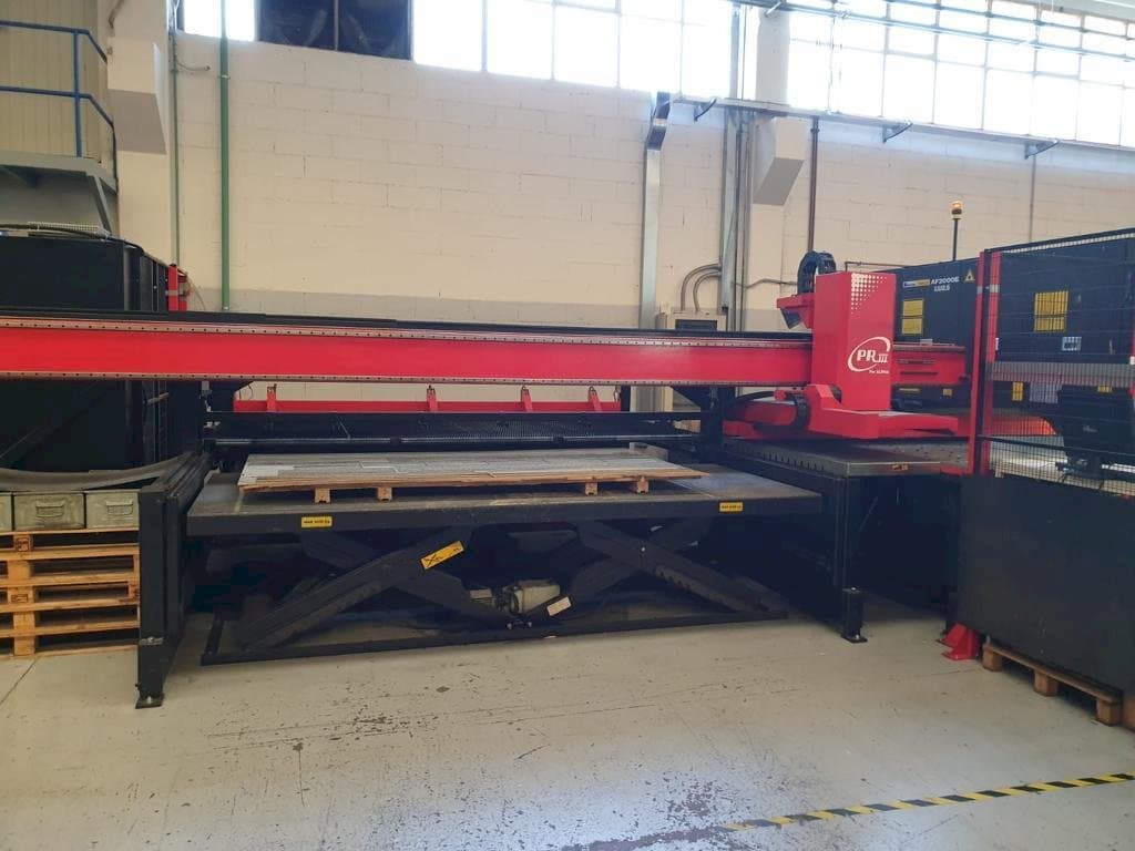 AMADA LC 2415 ALFA IV Mašinos vaizdas iš priekio