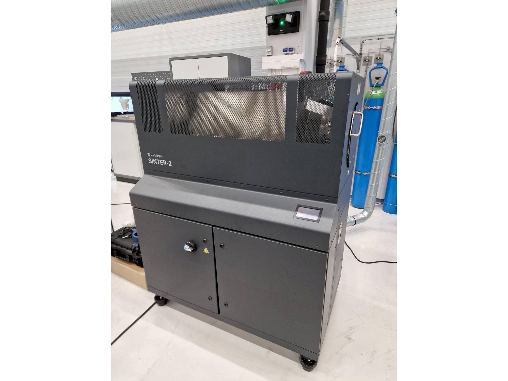 MARKFORGED Metal X Mašinos vaizdas iš priekio