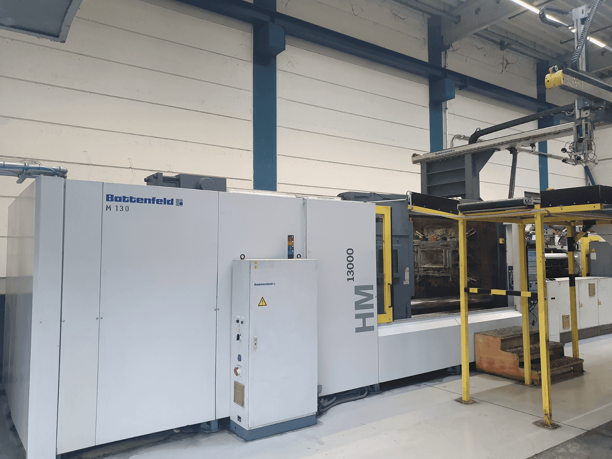 Battenfeld HM 13000/12000 Mašinos vaizdas iš priekio
