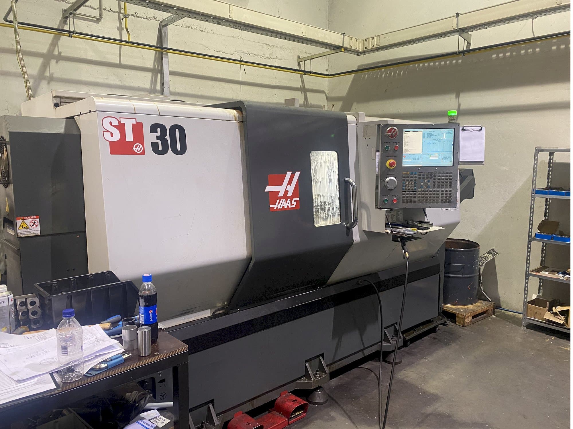 HAAS ST 30 Mašinos vaizdas iš priekio