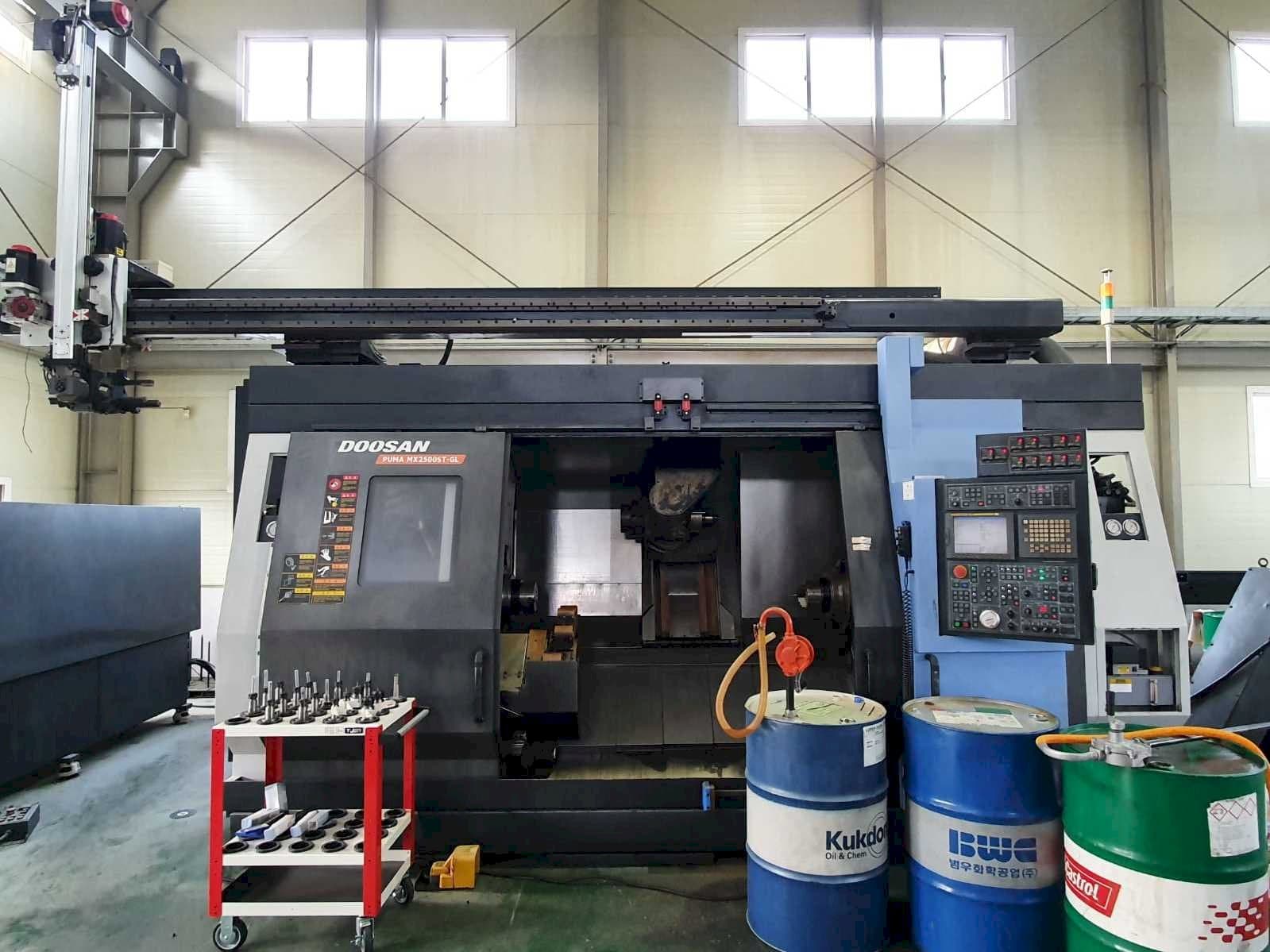 Doosan Puma MX2500ST-GL Mašinos vaizdas iš priekio