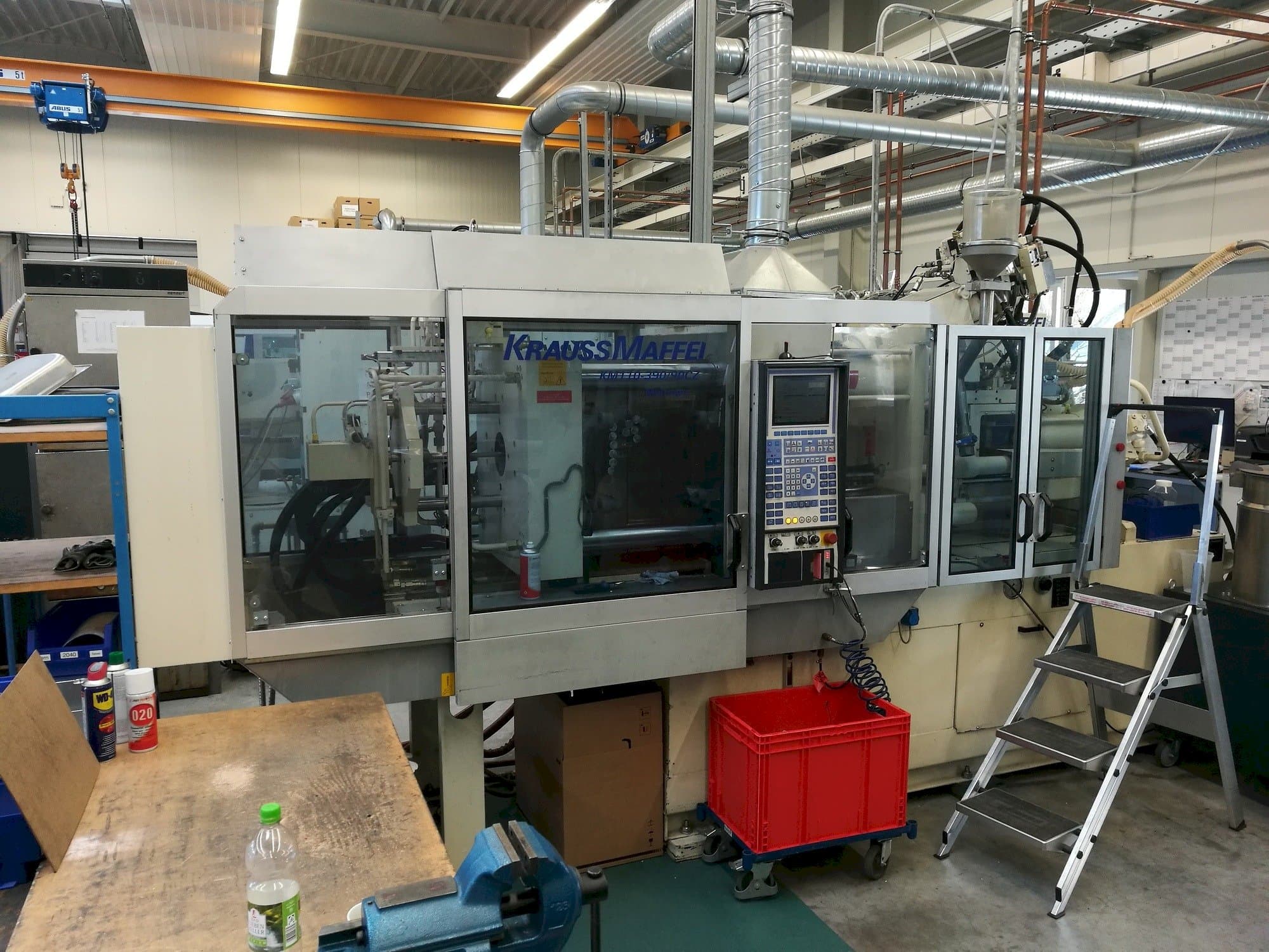 Krauss Maffei 110-390/90 CZ Mašinos vaizdas iš priekio