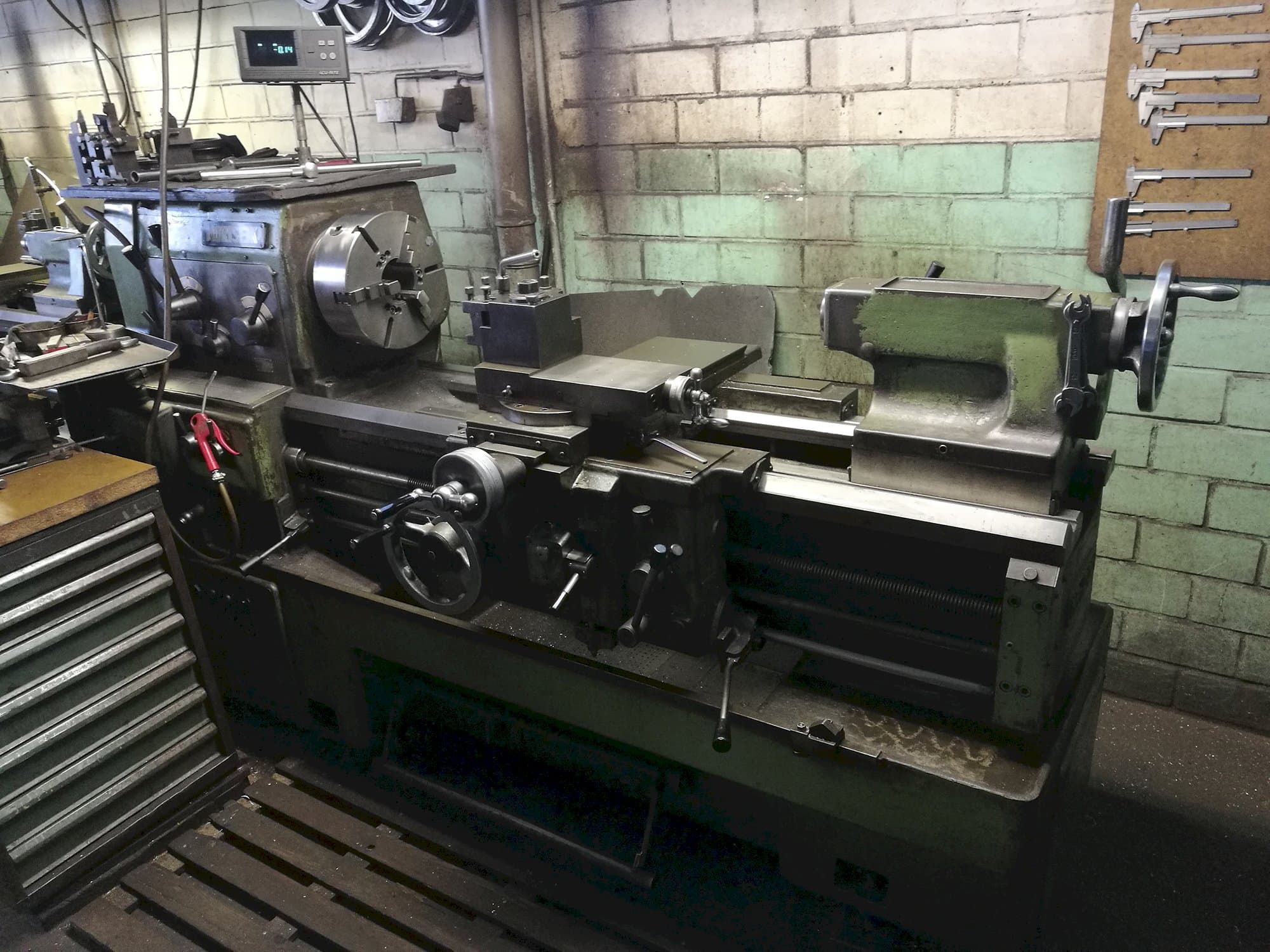 MORI SEIKI MR 1000 Mašinos dešinės pusės vaizdas