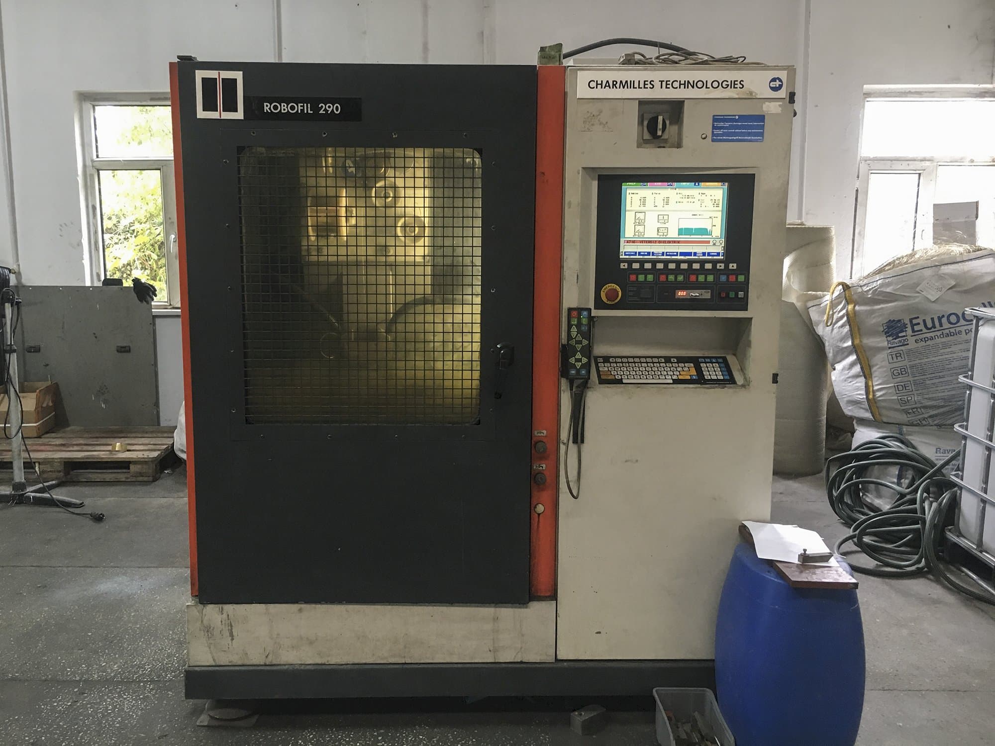 CHARMILLES ROBOFIL 290 Mašinos vaizdas iš priekio