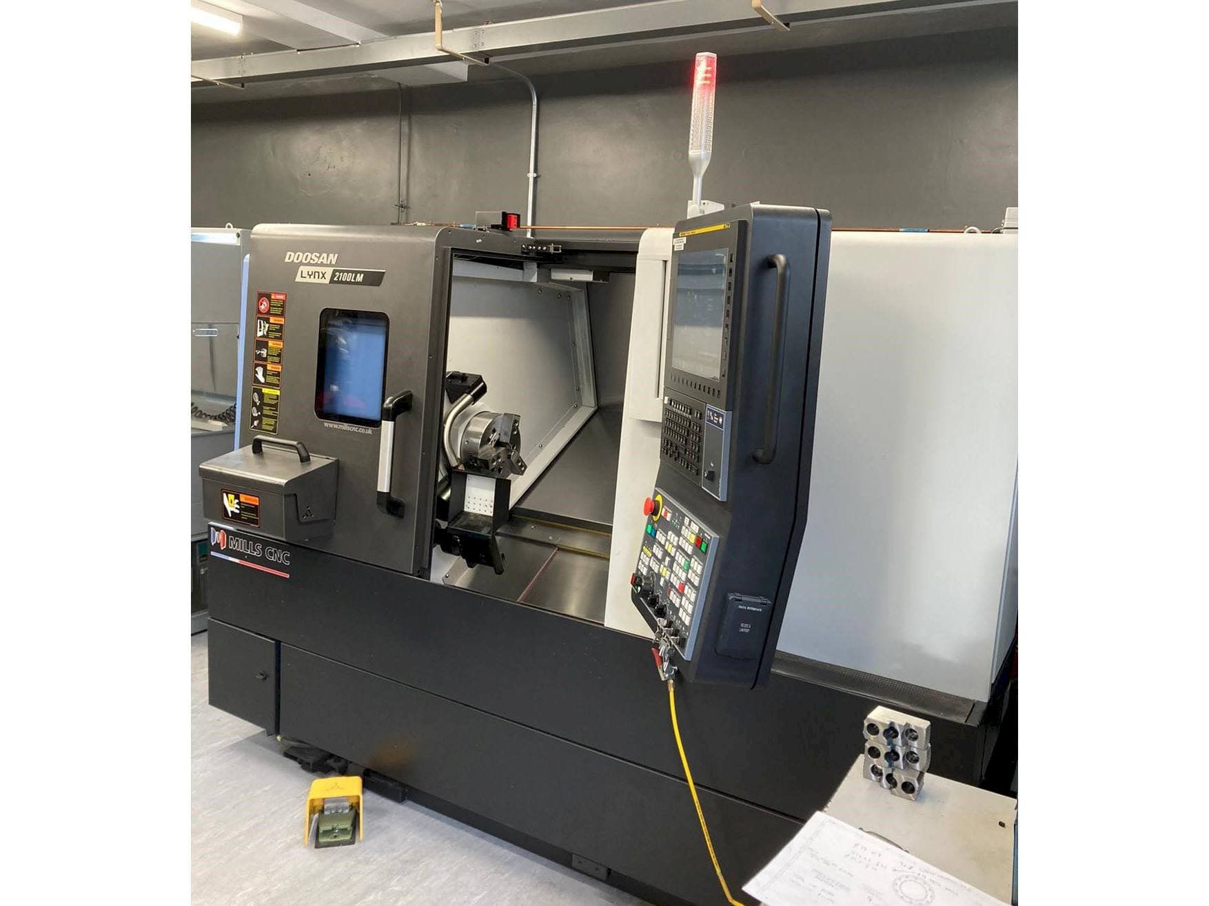 Doosan Lynx 2100 LMB Mašinos vaizdas iš priekio