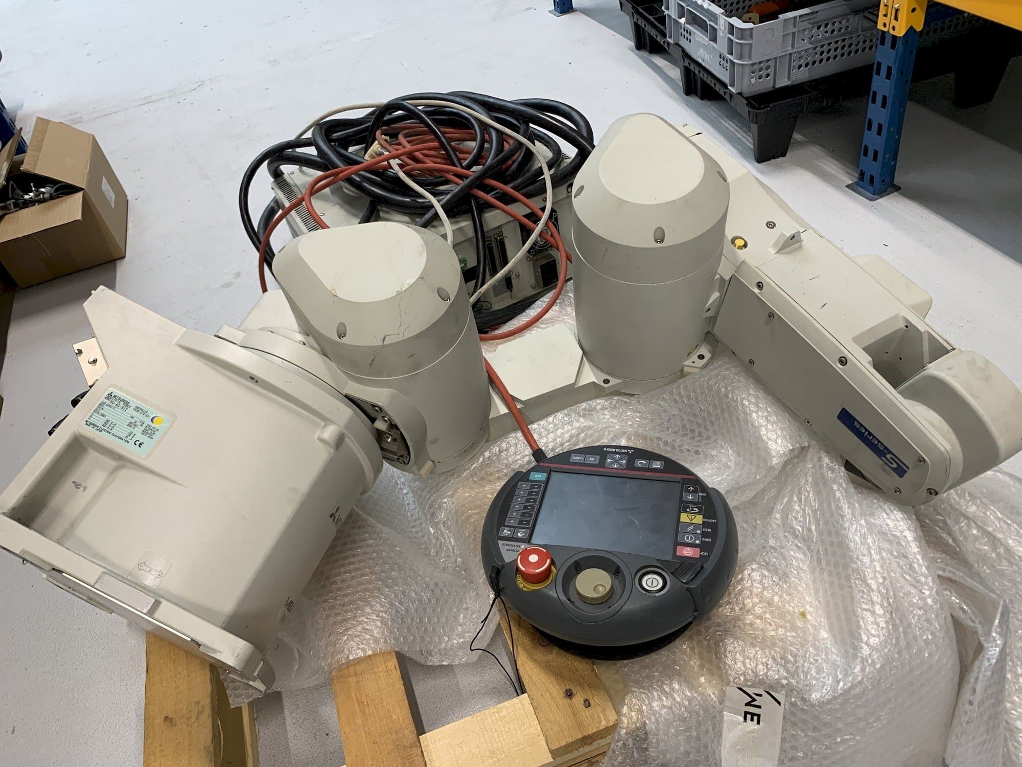 Mitsubishi Melfa RV 6S Mašinos vaizdas iš priekio