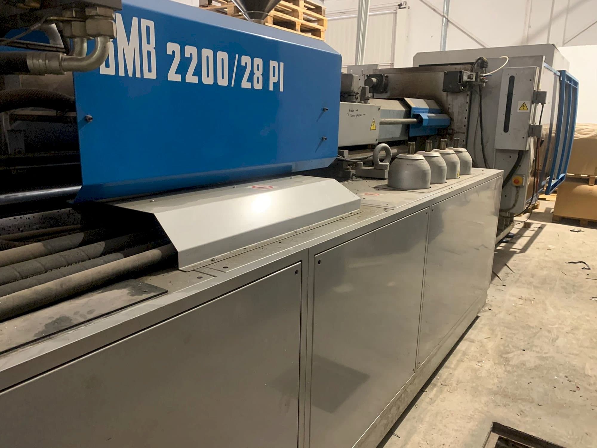 BMB KW28PI-2200 Mašinos vaizdas iš priekio