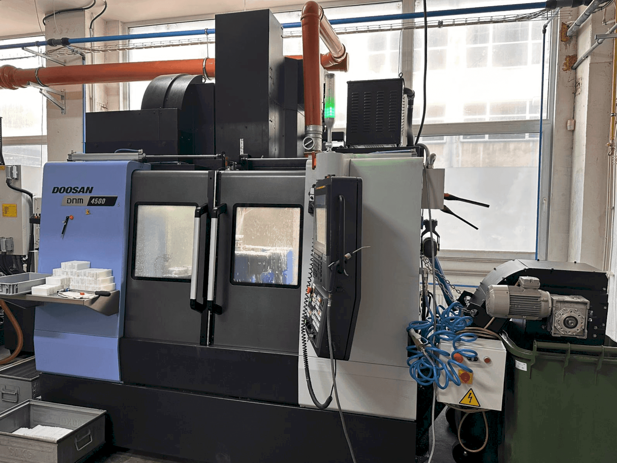 DOOSAN DNM 4500 Mašinos vaizdas iš priekio