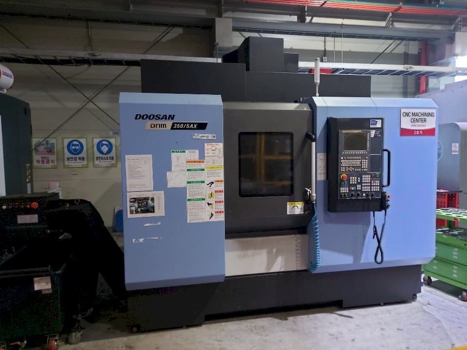 Doosan DNM350/5AX Mašinos vaizdas iš priekio