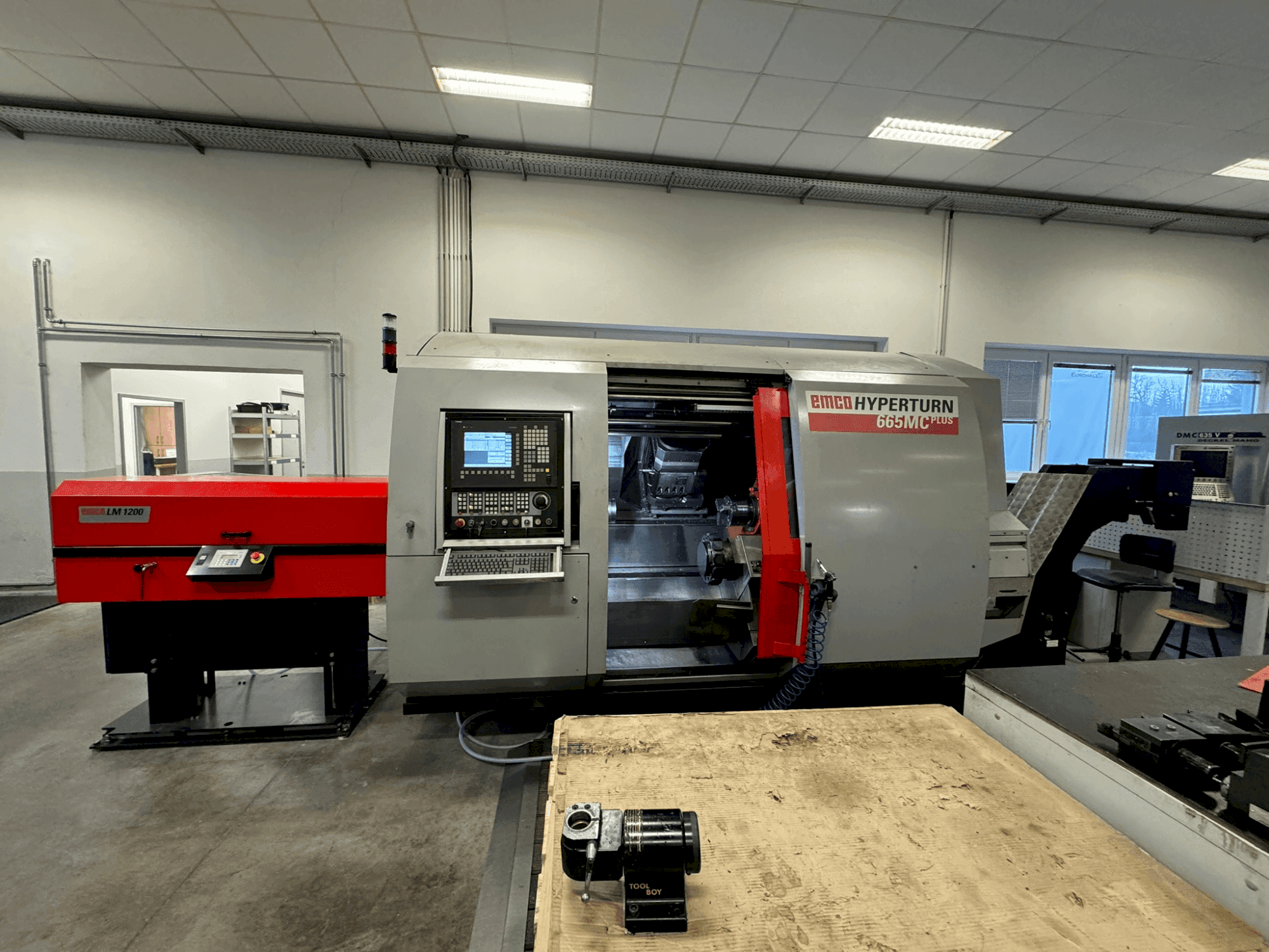 EMCO Hyperturn 665MC Plus Mašinos vaizdas iš priekio