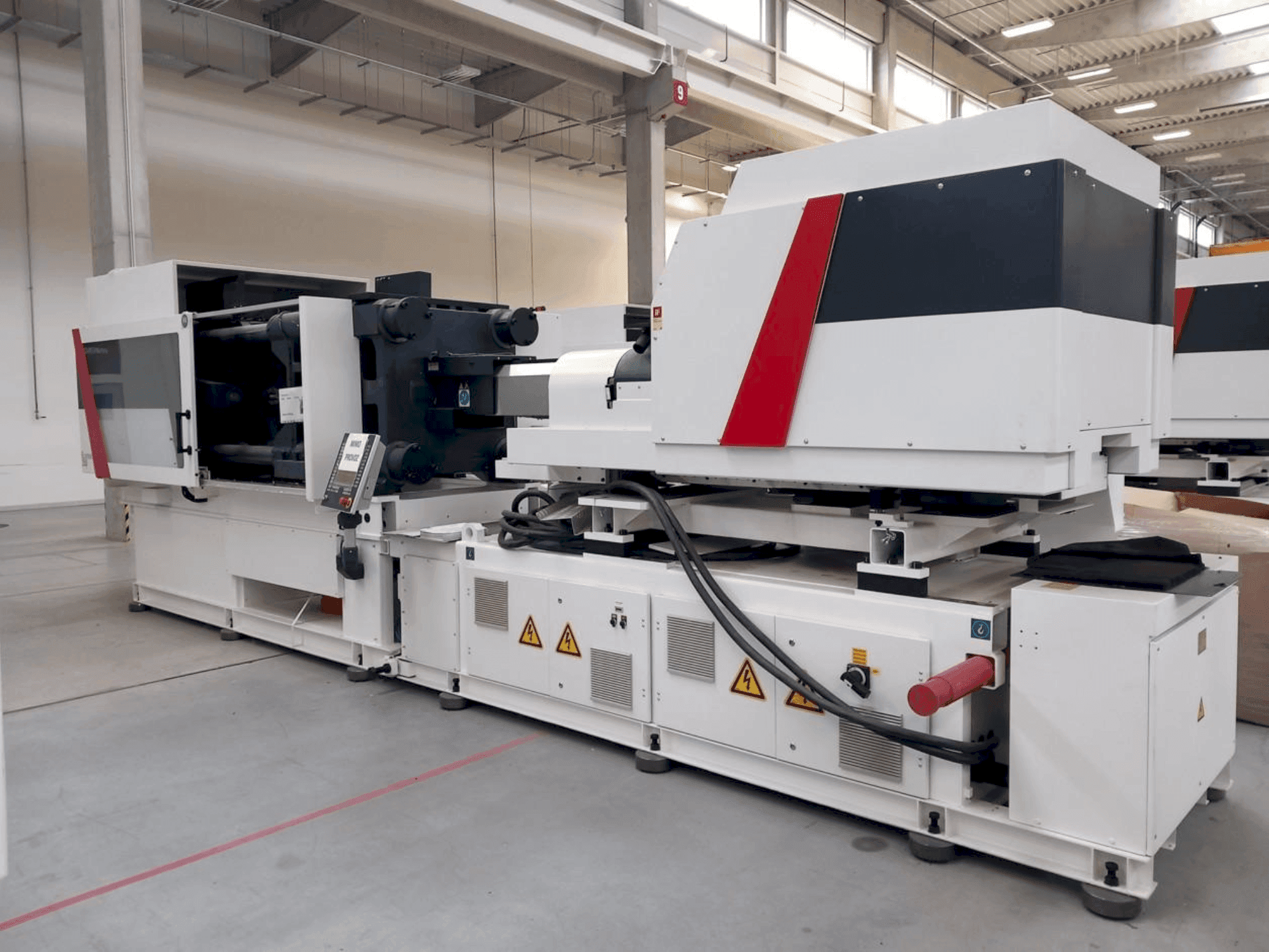 Milacron Elektron Evo 350 Mašinos vaizdas iš priekio