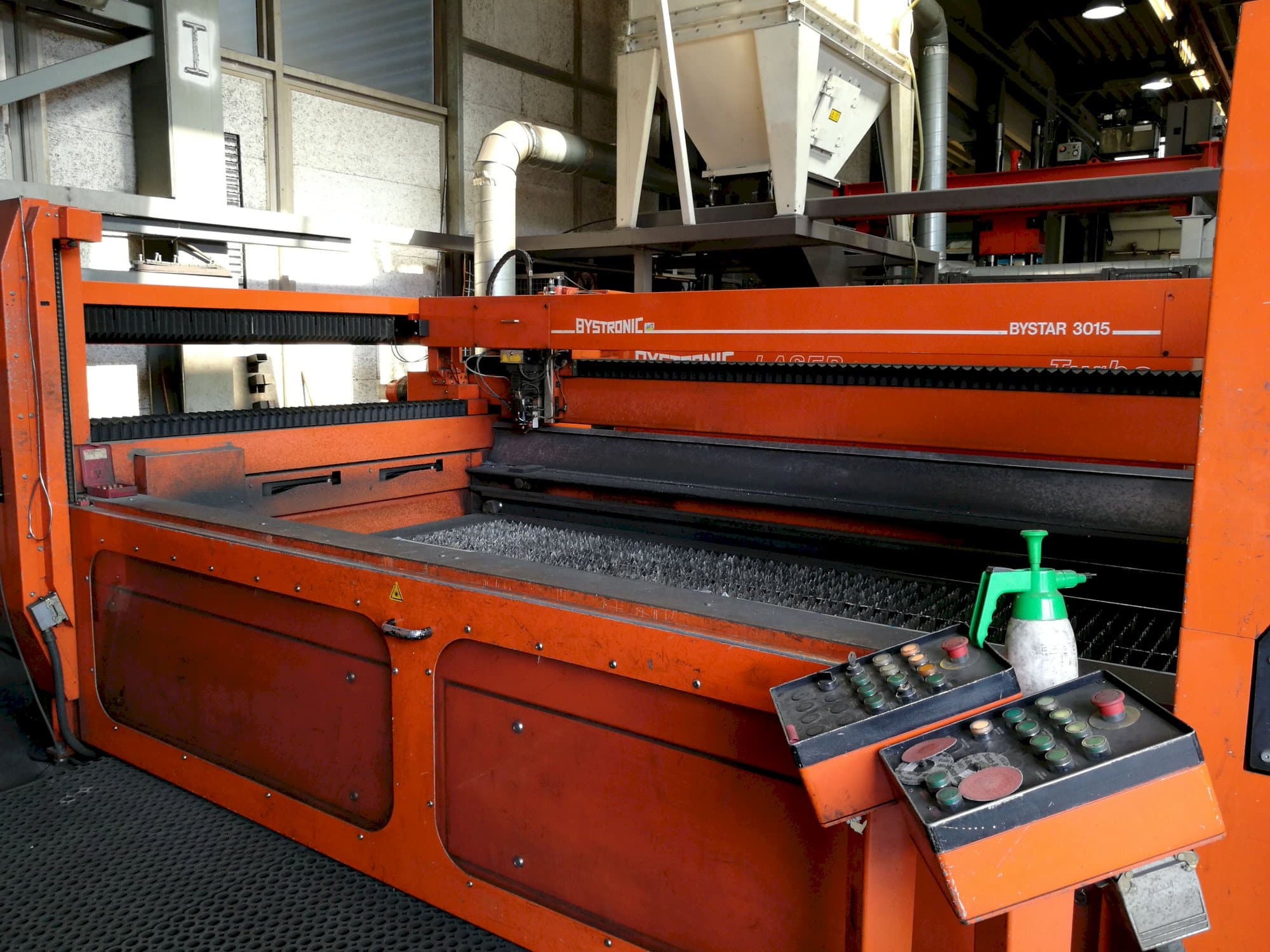 Bystronic Bystar 3015 Mašinos dešinės pusės vaizdas