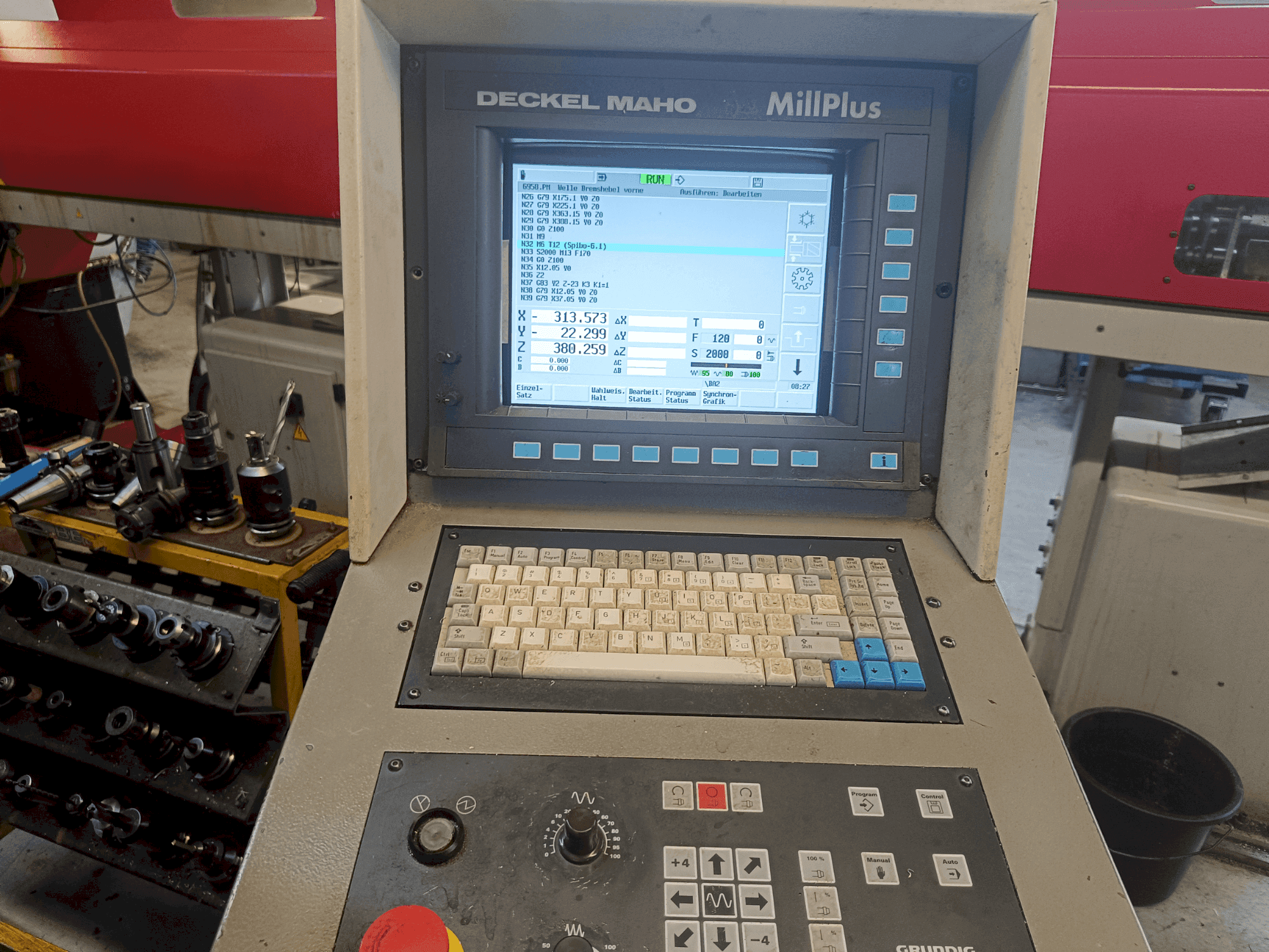 DECKEL MAHO DMU 50V Mašinos vaizdas iš priekio