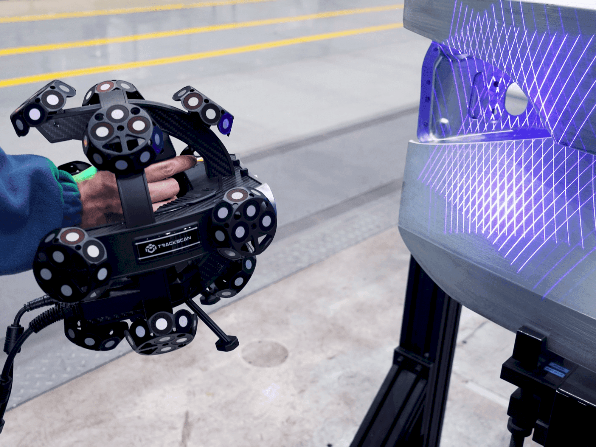 TRACKSCAN Sharp49 Mašinos vaizdas iš priekio