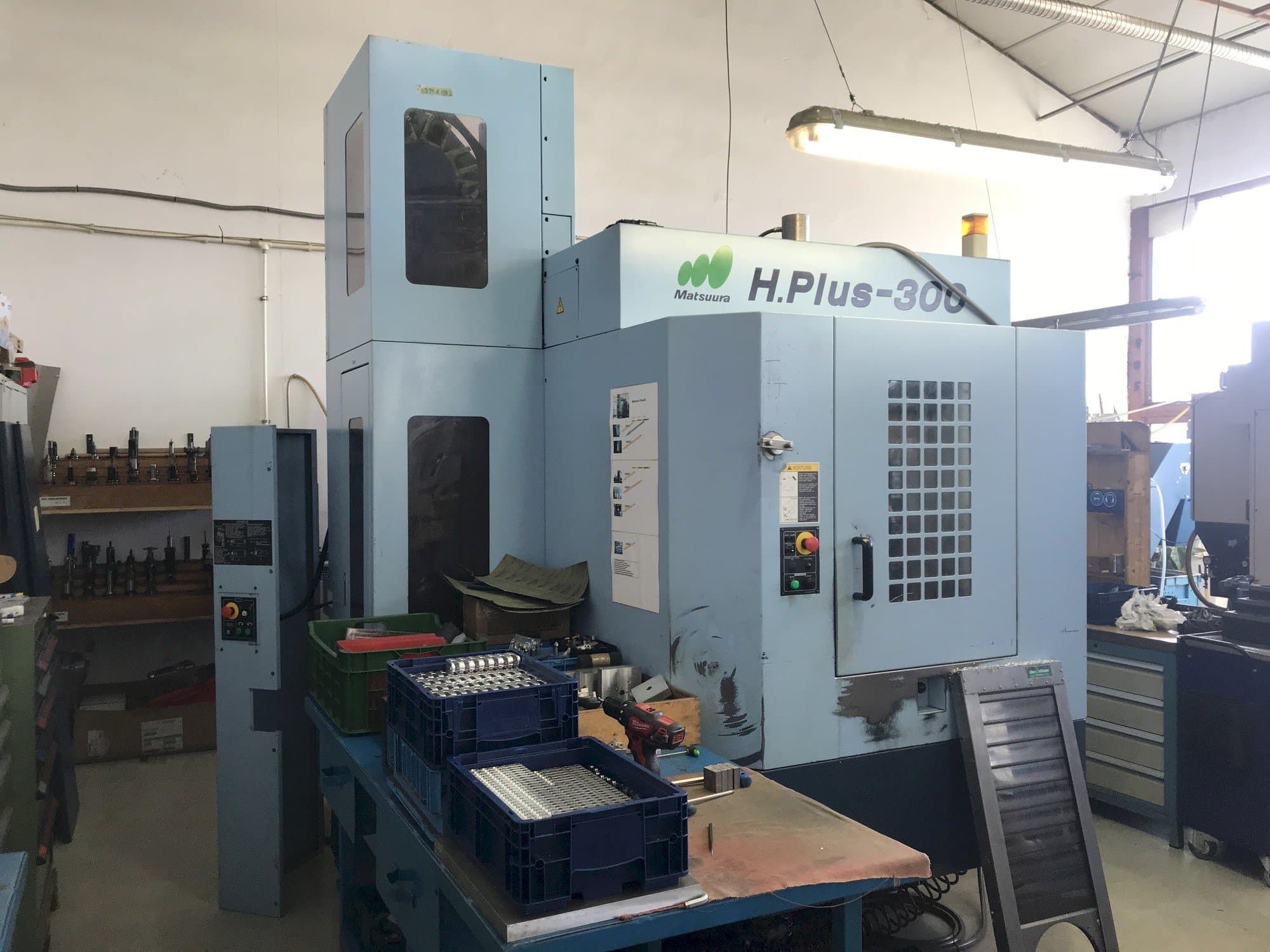 Matsuura H.PLUS-300 Mašinos vaizdas iš priekio