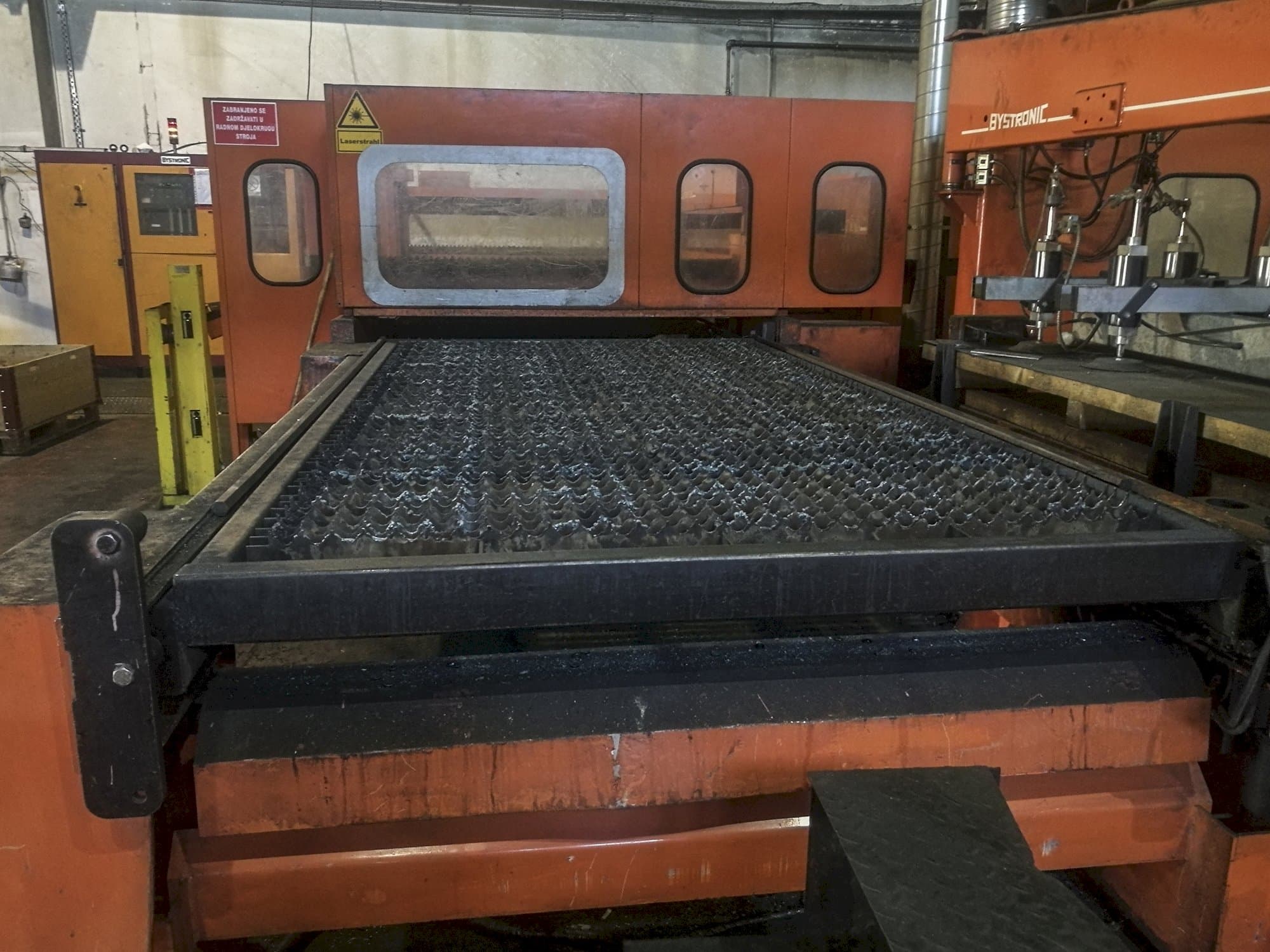 Bystronic Bystar 3015 Mašinos vaizdas iš priekio