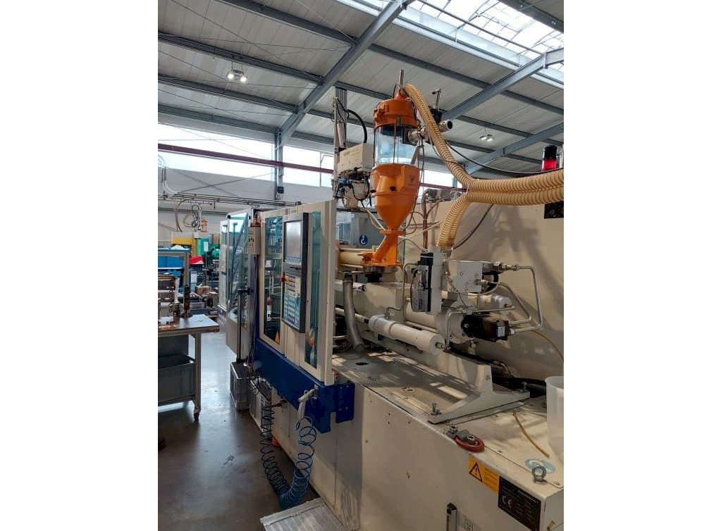 Krauss Maffei 80-180 CX Mašinos vaizdas iš priekio