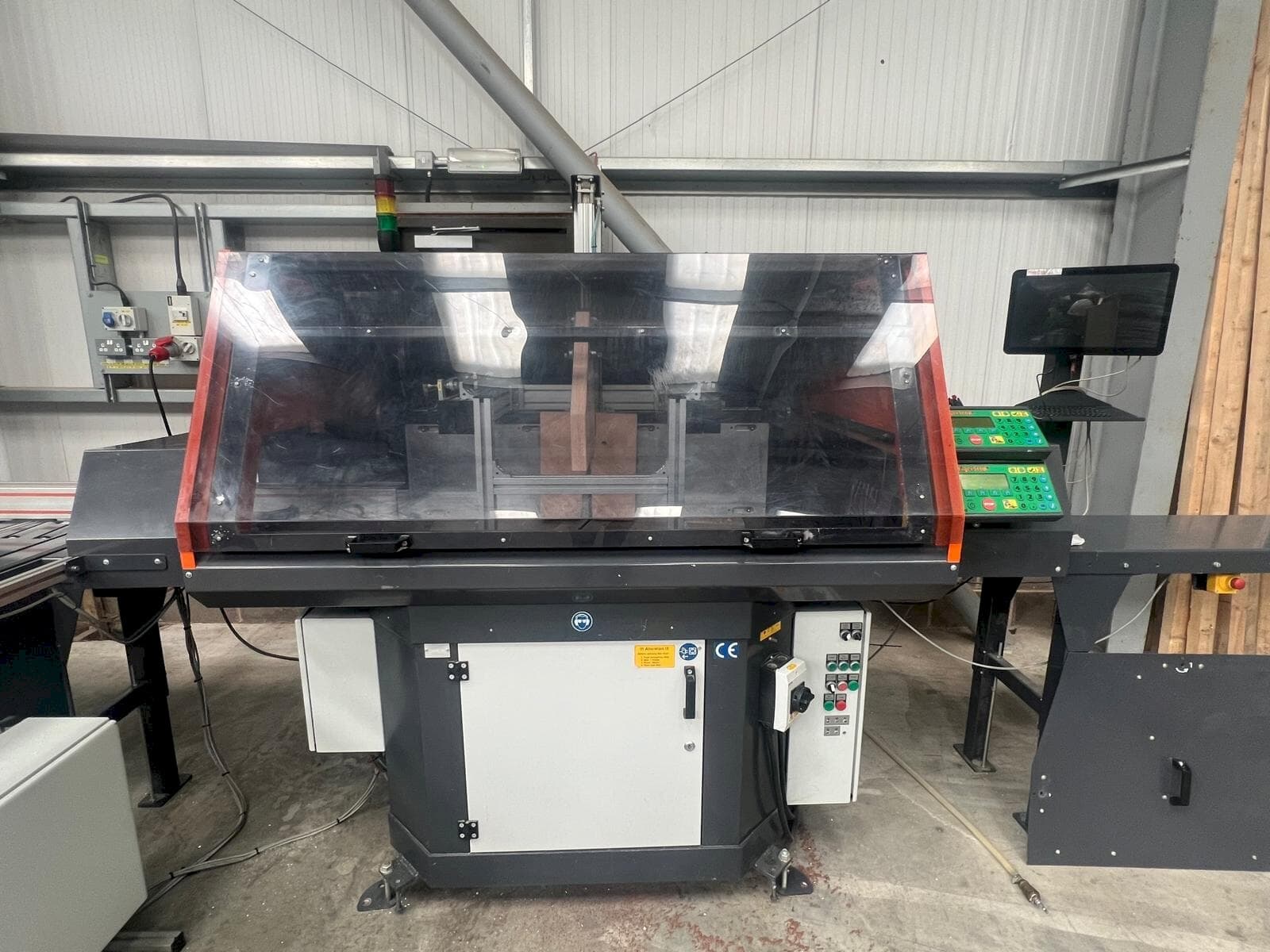 TIGER UKA 600 Cross cut installation Mašinos vaizdas iš priekio