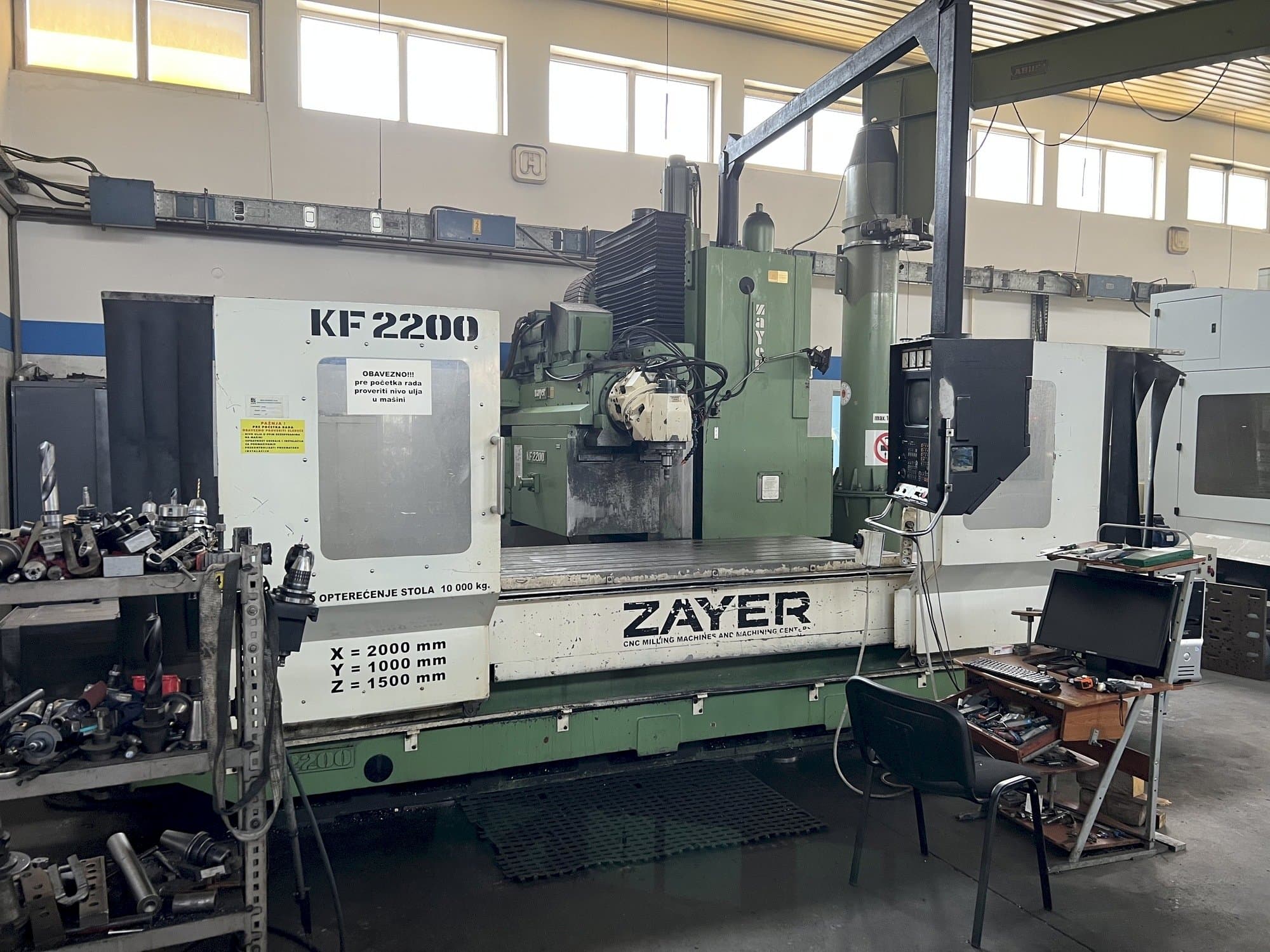 Zayer KF 2200 Mašinos vaizdas iš priekio