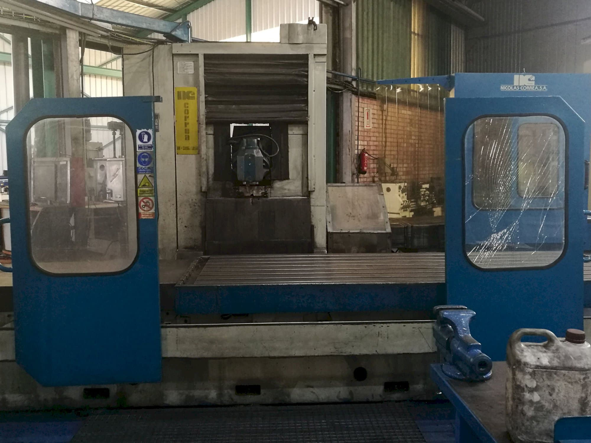 Correa A25-25 Mašinos vaizdas iš priekio